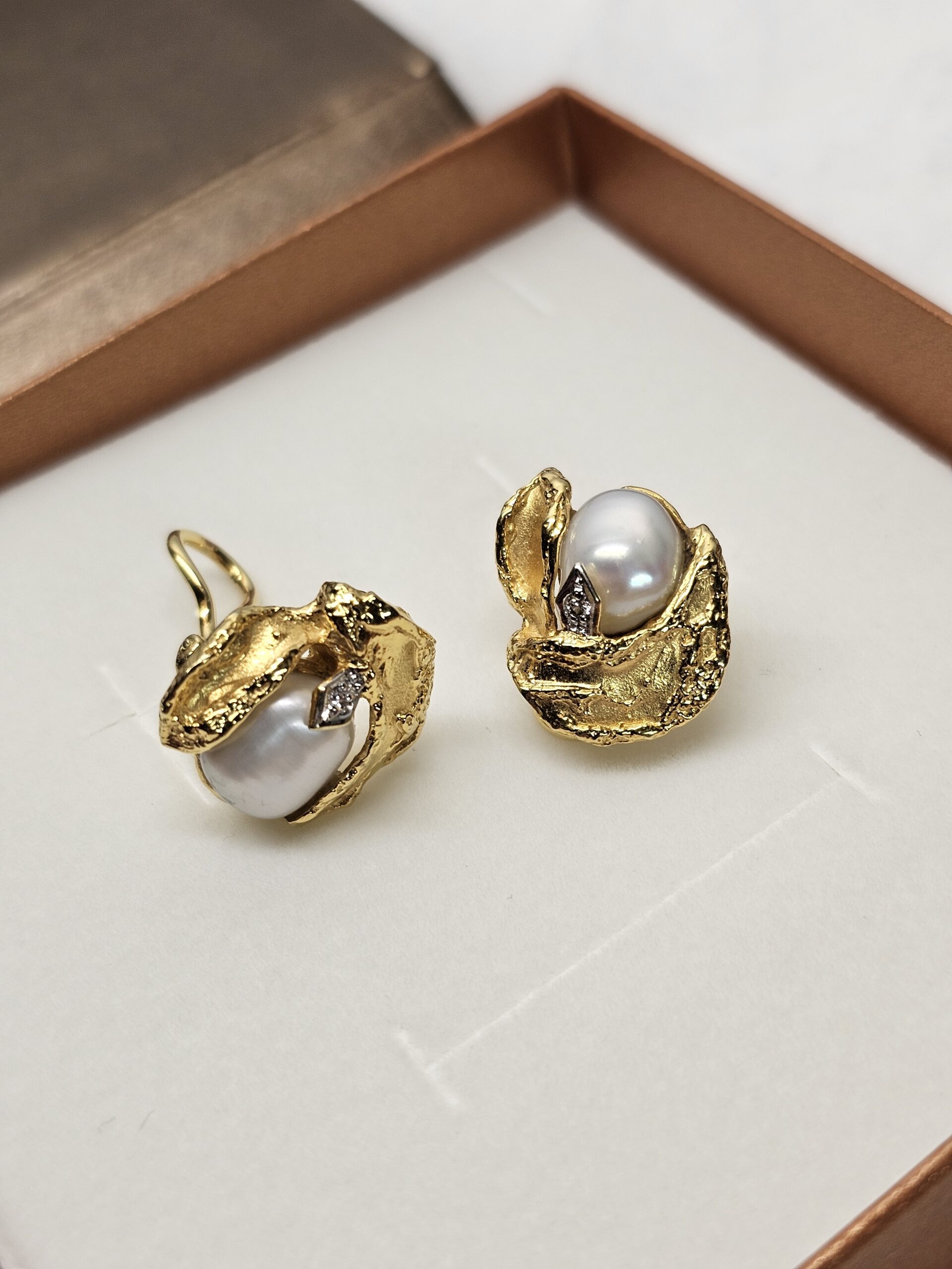 Hübsche Design Ohrringe Ohrclips Clips Gold 585 Perle Keshi Perle & Kristall Steinchen klar edel Vintage OR133 – Bild 3
