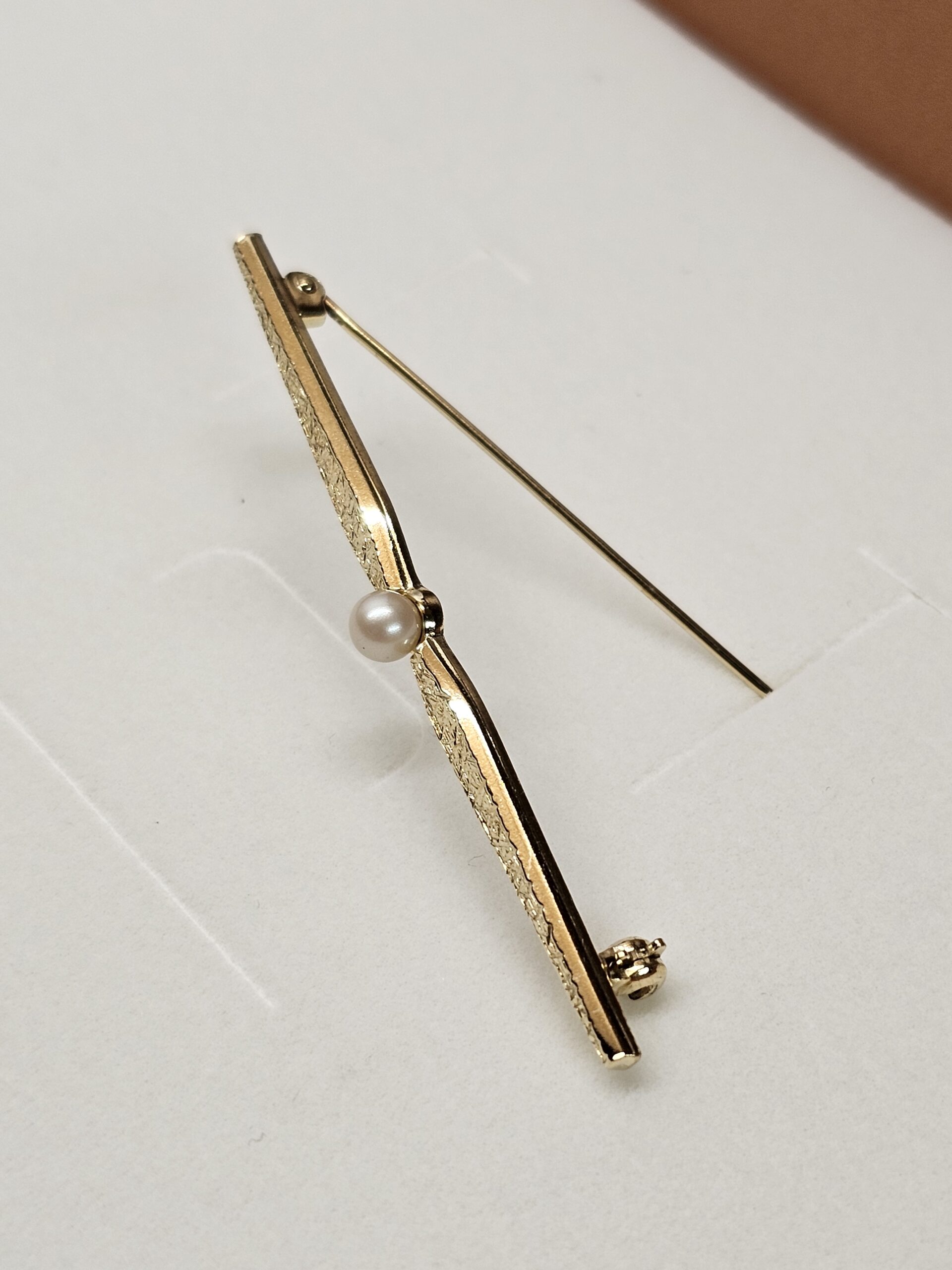 Shabby Vintage Anstecknadel Brosche mit Perle Amerik Doublé vergoldet Nostalgie selten rar MBR105