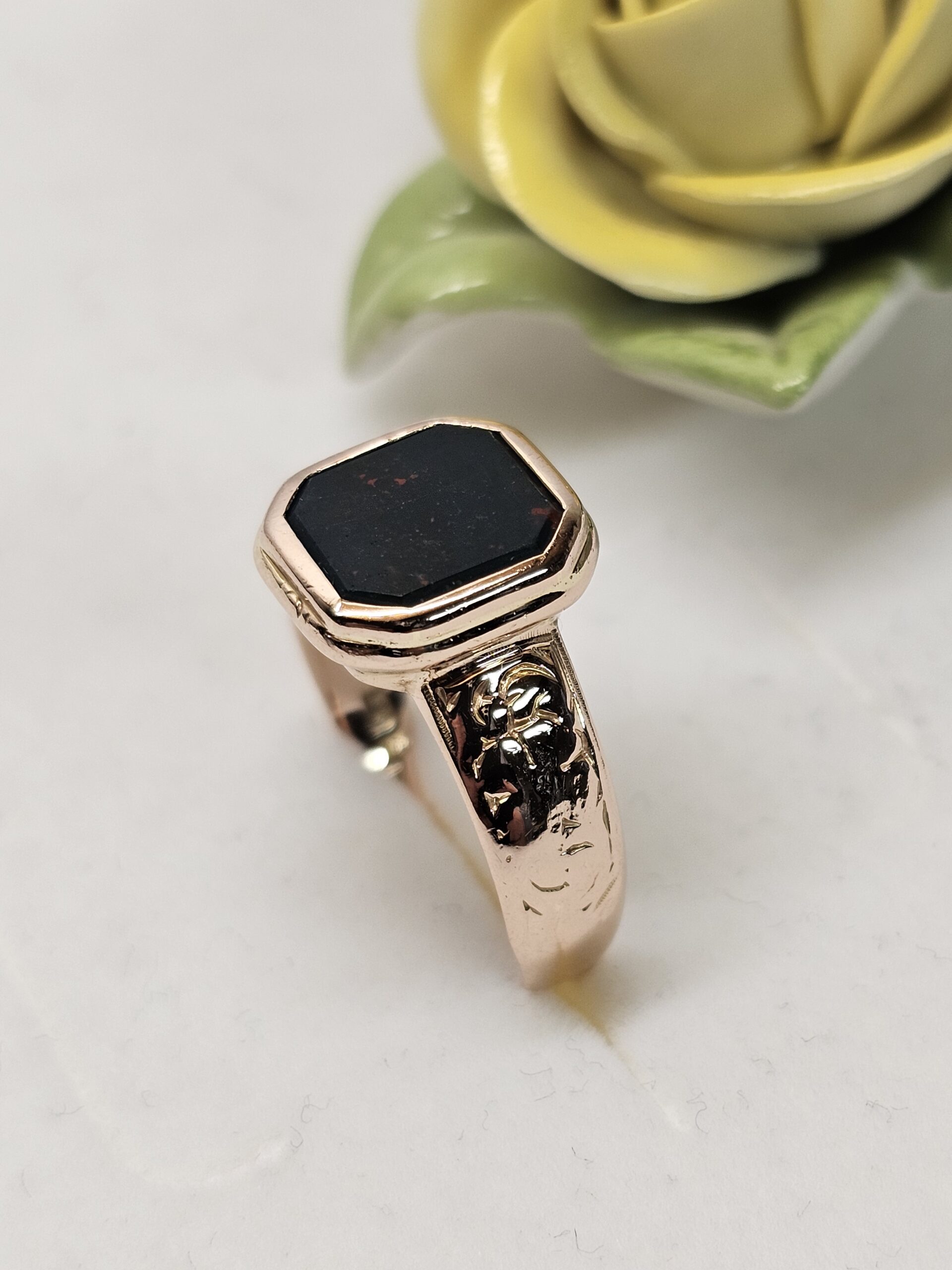 20,3 mm Nostalgischer Ring Goldring Gold Rotgold 585 Heliotrop Blutjaspis Vintage elegant GR180