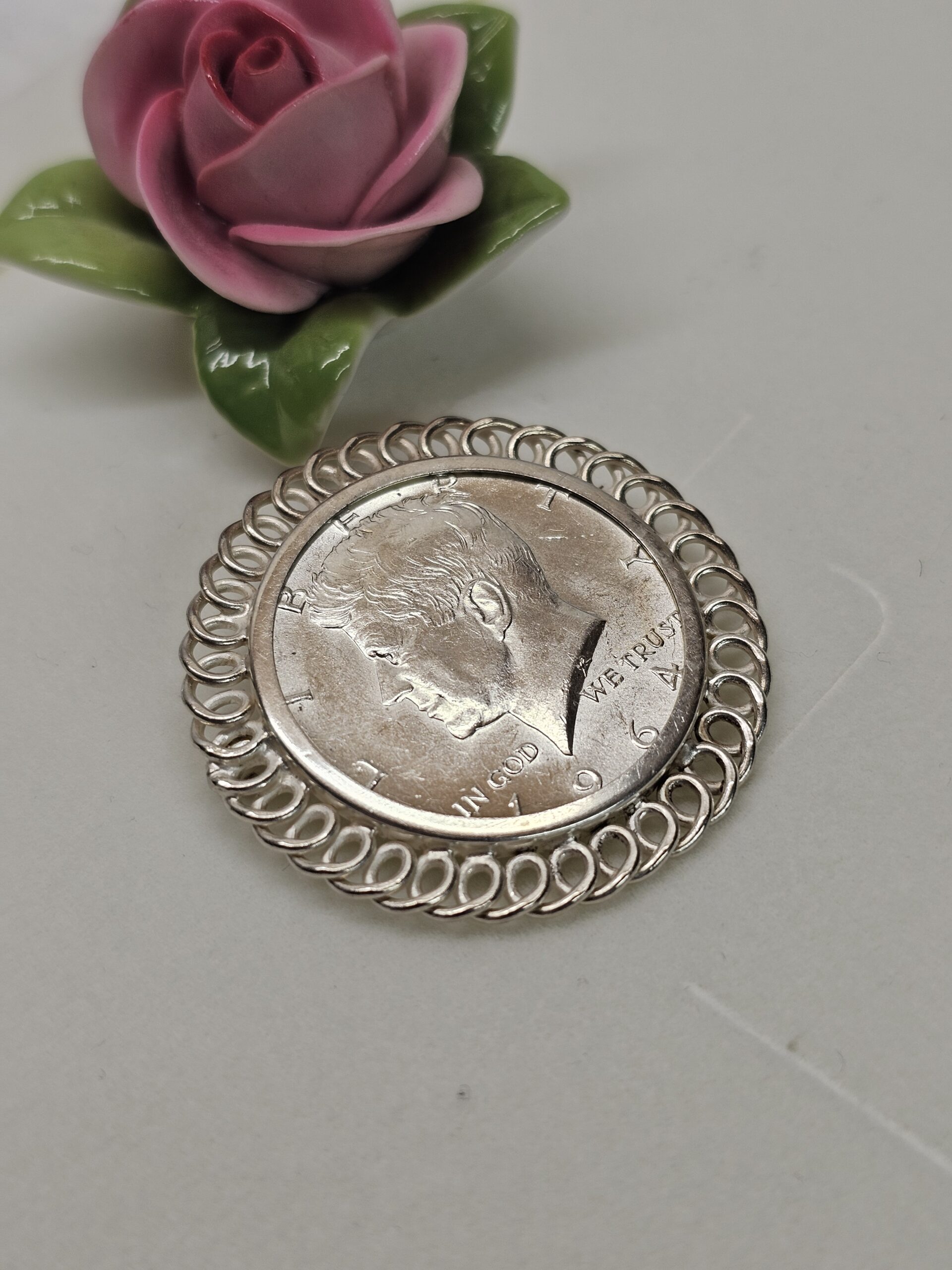 Brosche Anstecknadel Half Dollar Liberty Kennedy 1964 United States of America Vintage elegant SB547 – Bild 2
