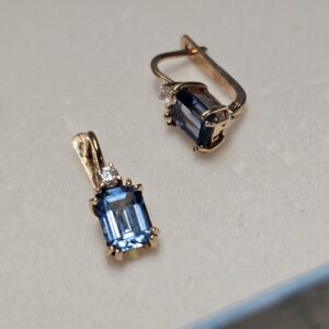 Ohrringe Creolen Klappcreolen Gold Rotgold 585 Kristalle blau & klar Vintage elegant OR146