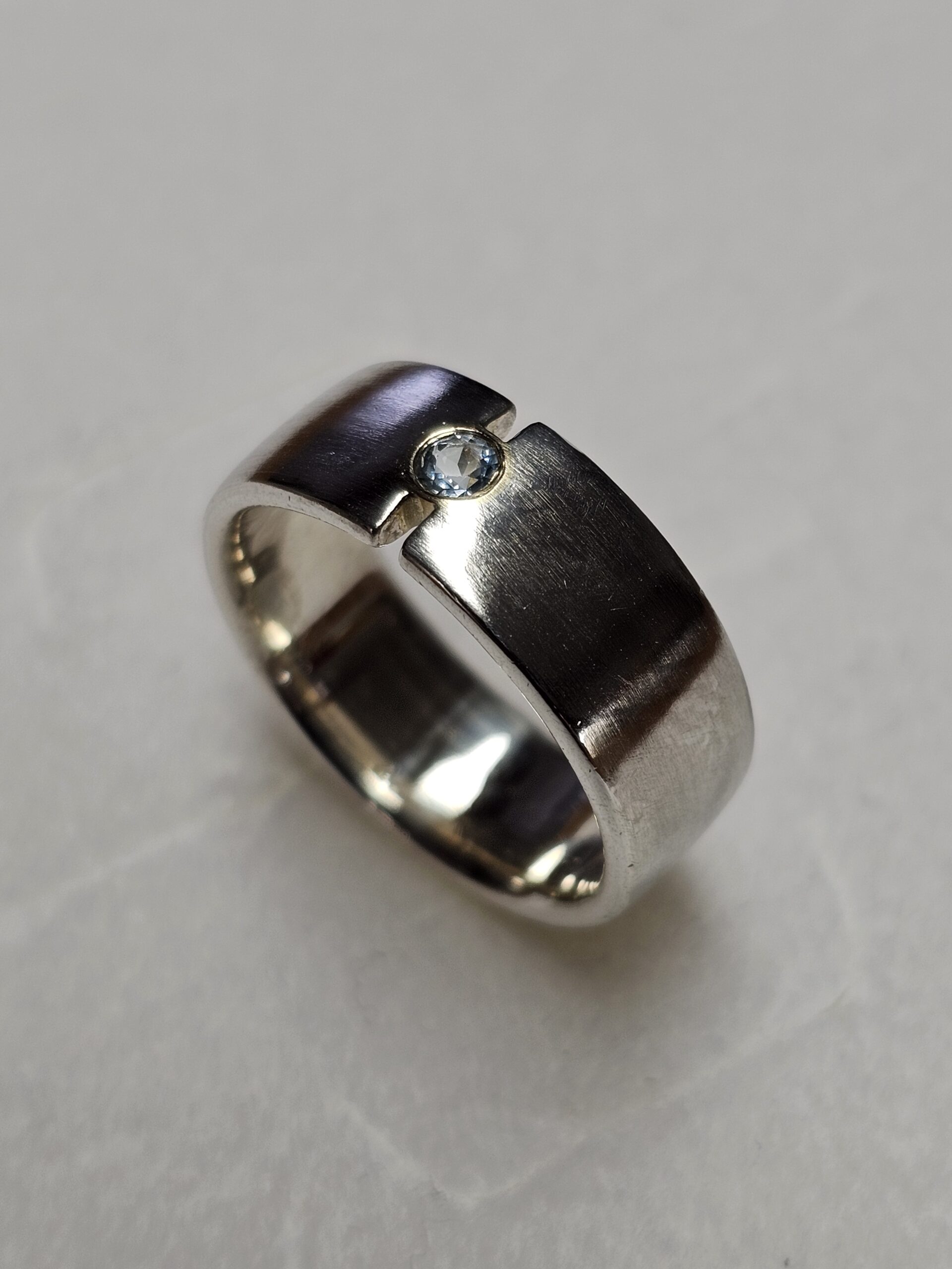 19,1 mm Schicker Silberring Ring Silber 925 Kristall Steinchen blau hellblau klein Vintage edel SR1351