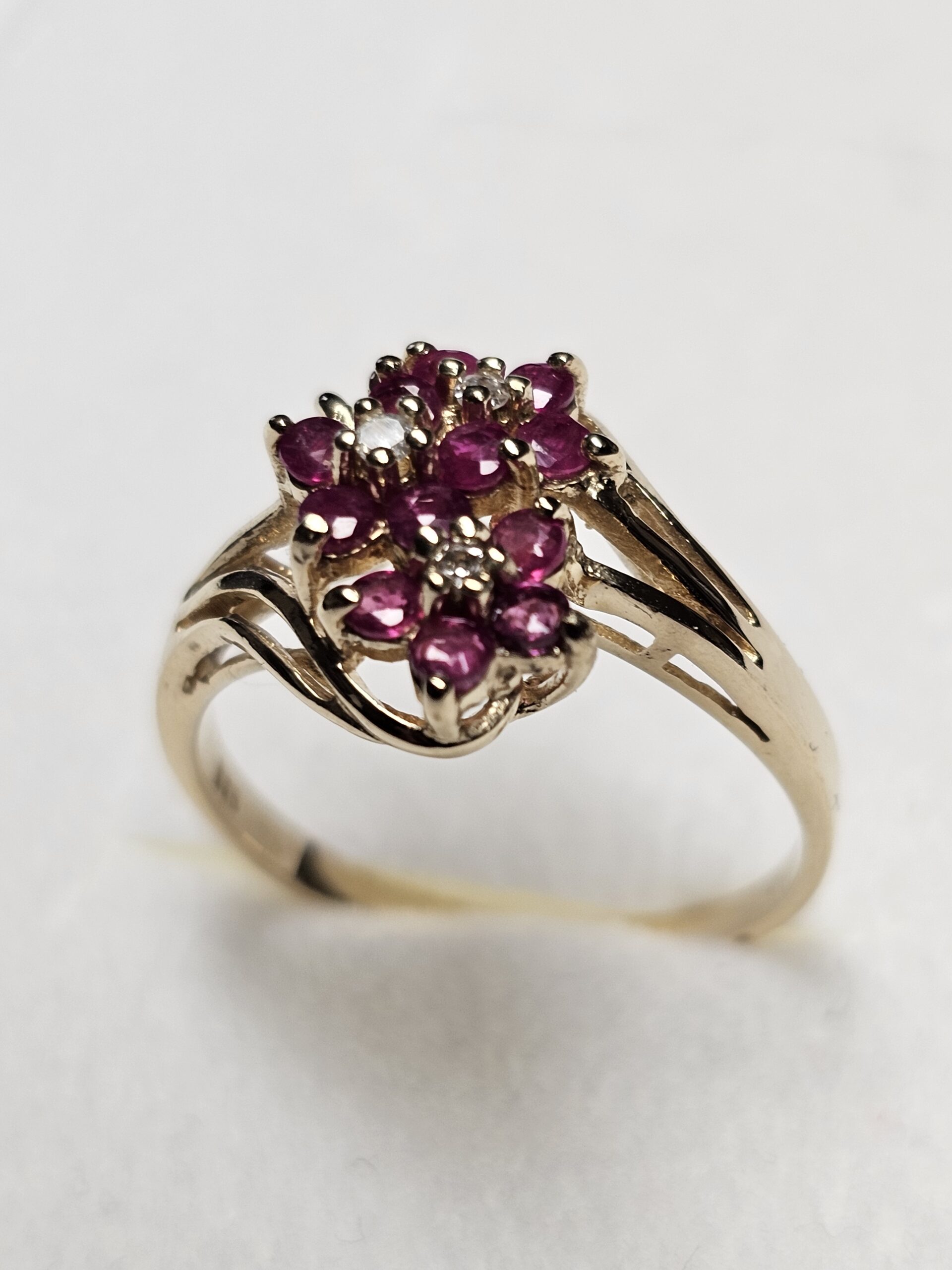 19 mm Nostalgischer Ring Gold 585 Rubine & Diamanten Vintage Design elegant GR274