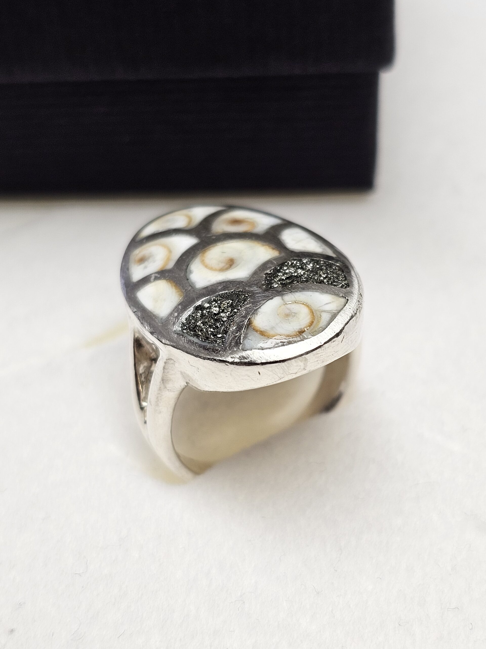 17,7 mm Besonders schöner Ring Silber 925 Shivamuschel Muschel & Pyrit Einlage Vintage elegant SR1021