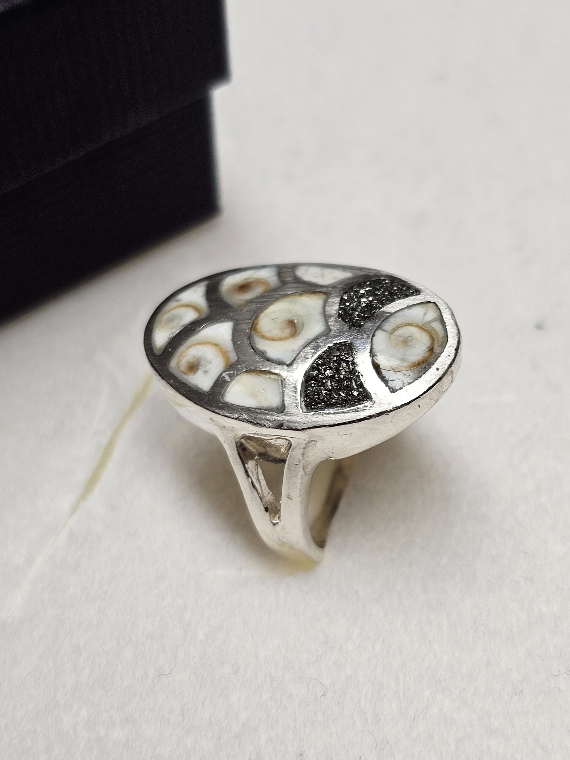 17,7 mm Besonders schöner Ring Silber 925 Shivamuschel Muschel & Pyrit Einlage Vintage elegant SR1021 – Bild 2