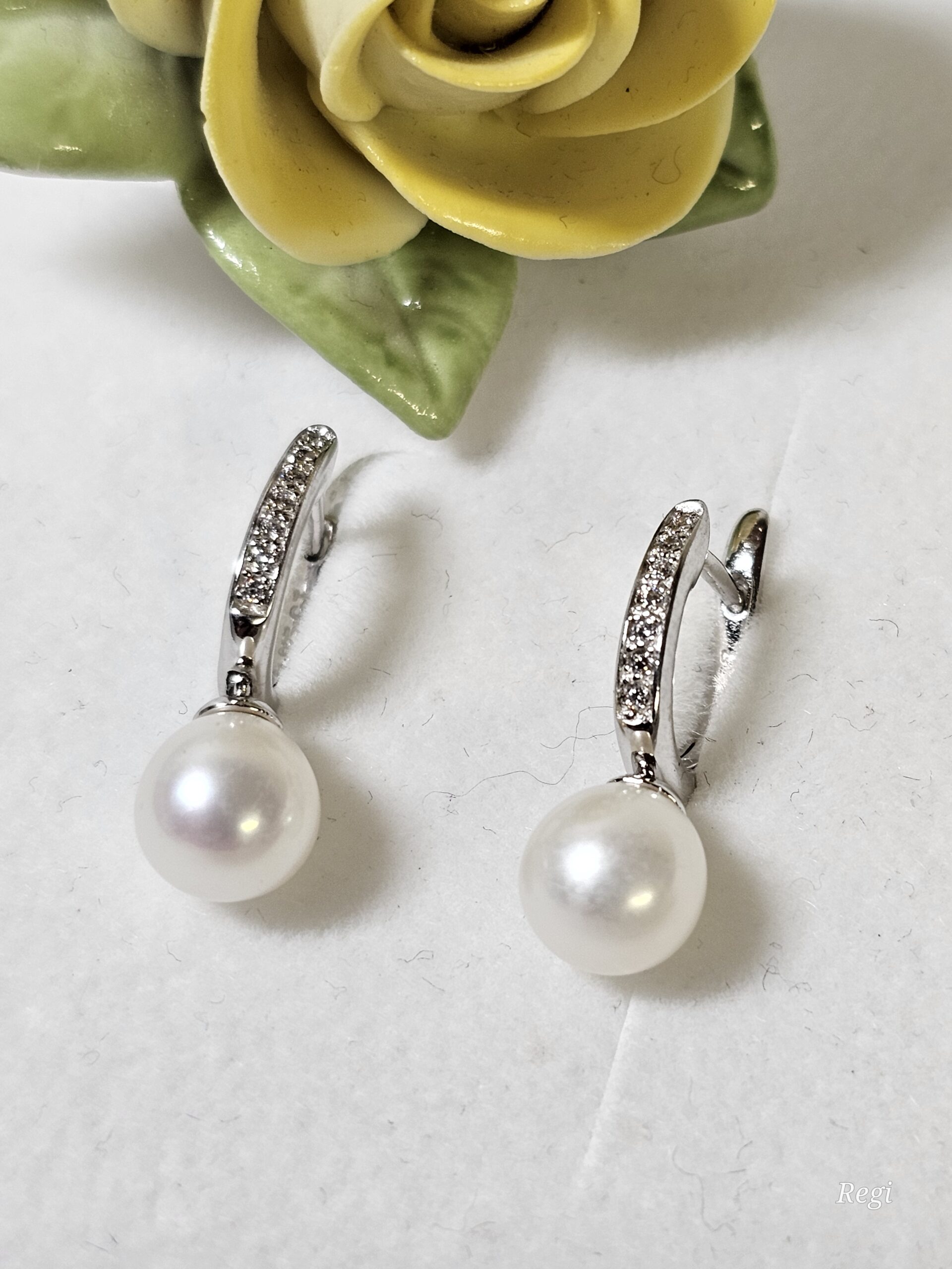 Ohrringe Creolen Klappcreolen Silber 925 Perlen weiß & Kristalle klar Design Vintage elegant SO427