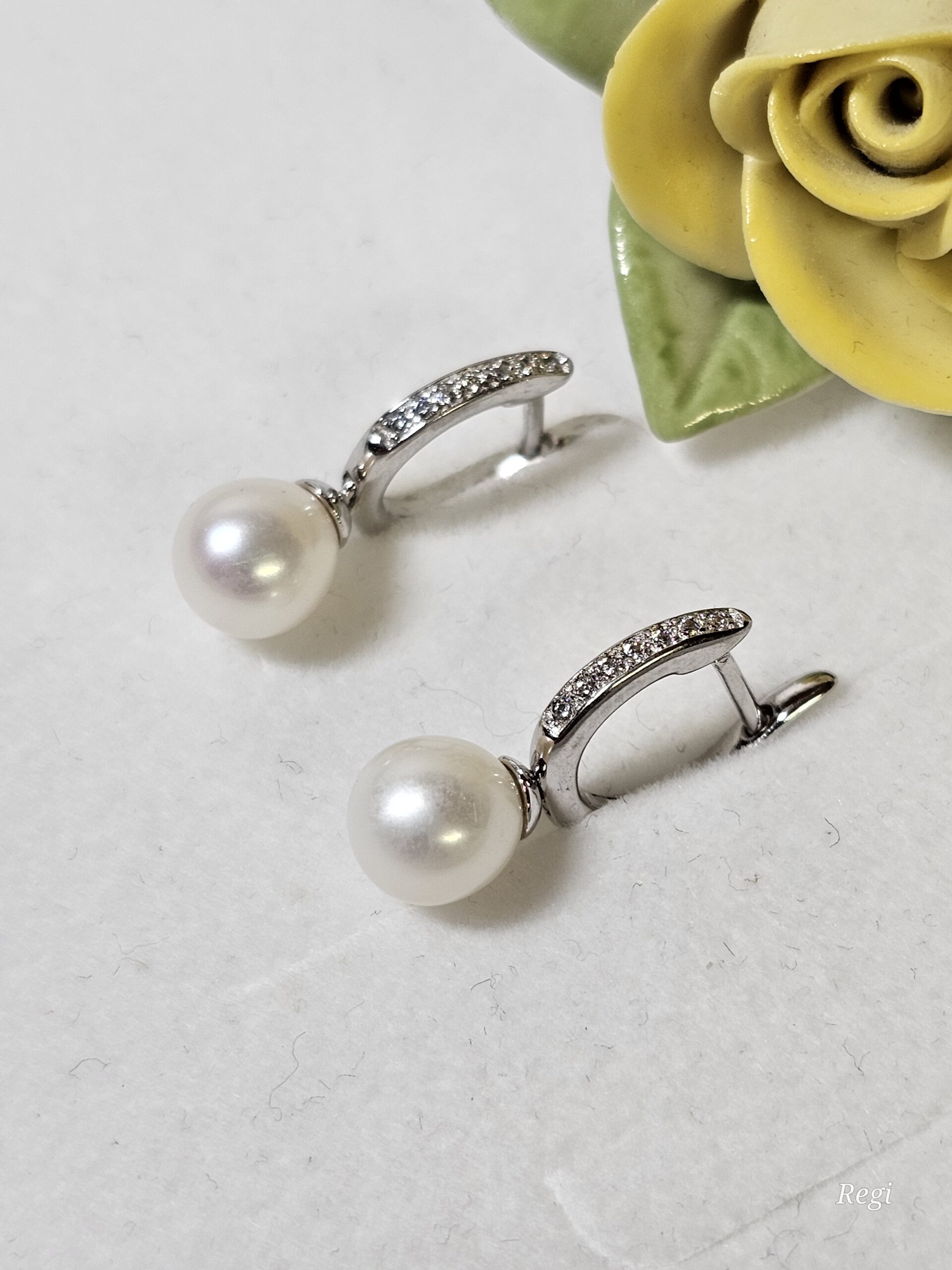 Ohrringe Creolen Klappcreolen Silber 925 Perlen weiß & Kristalle klar Design Vintage elegant SO427 – Bild 2