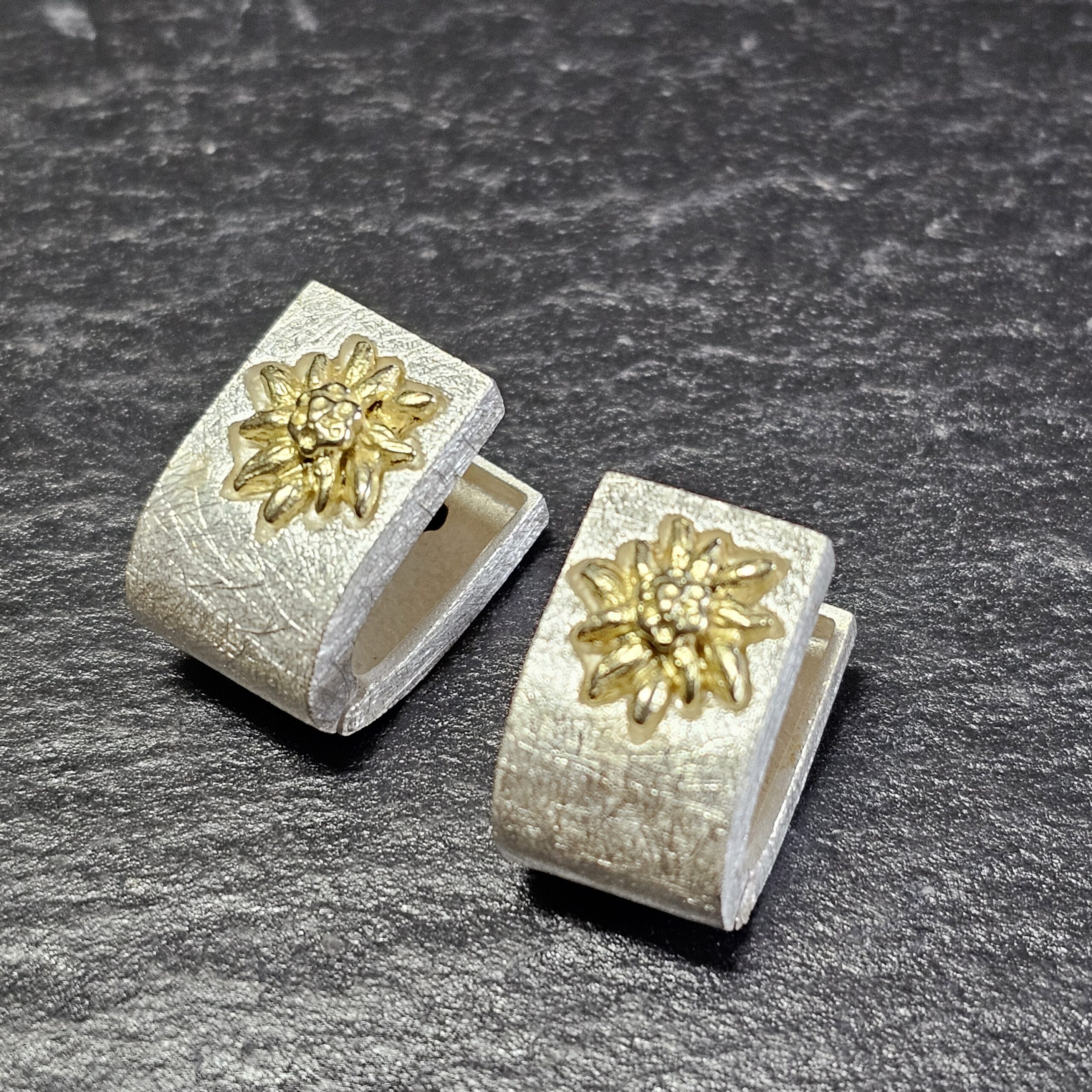 Ohrringe Klappcreolen Creolen Silber 925 gebürstet massiv teilvergoldet Edelweiß Tracht Trachtenschmuck Design Vintage elegant SO503