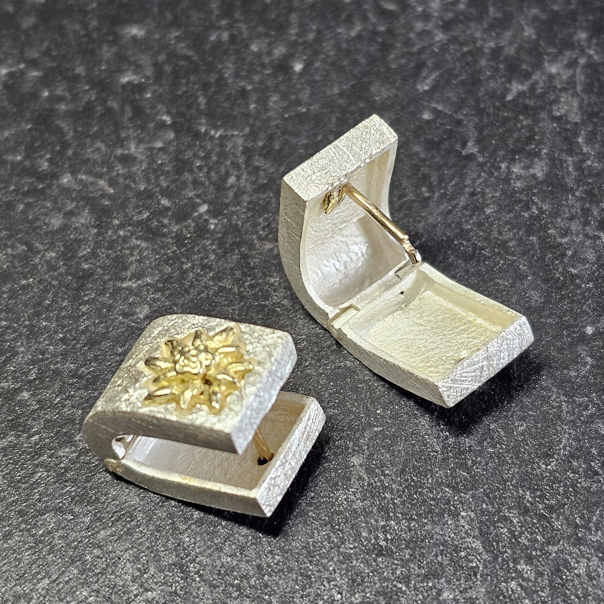 Ohrringe Klappcreolen Creolen Silber 925 gebürstet massiv teilvergoldet Edelweiß Tracht Trachtenschmuck Design Vintage elegant SO503 – Bild 3