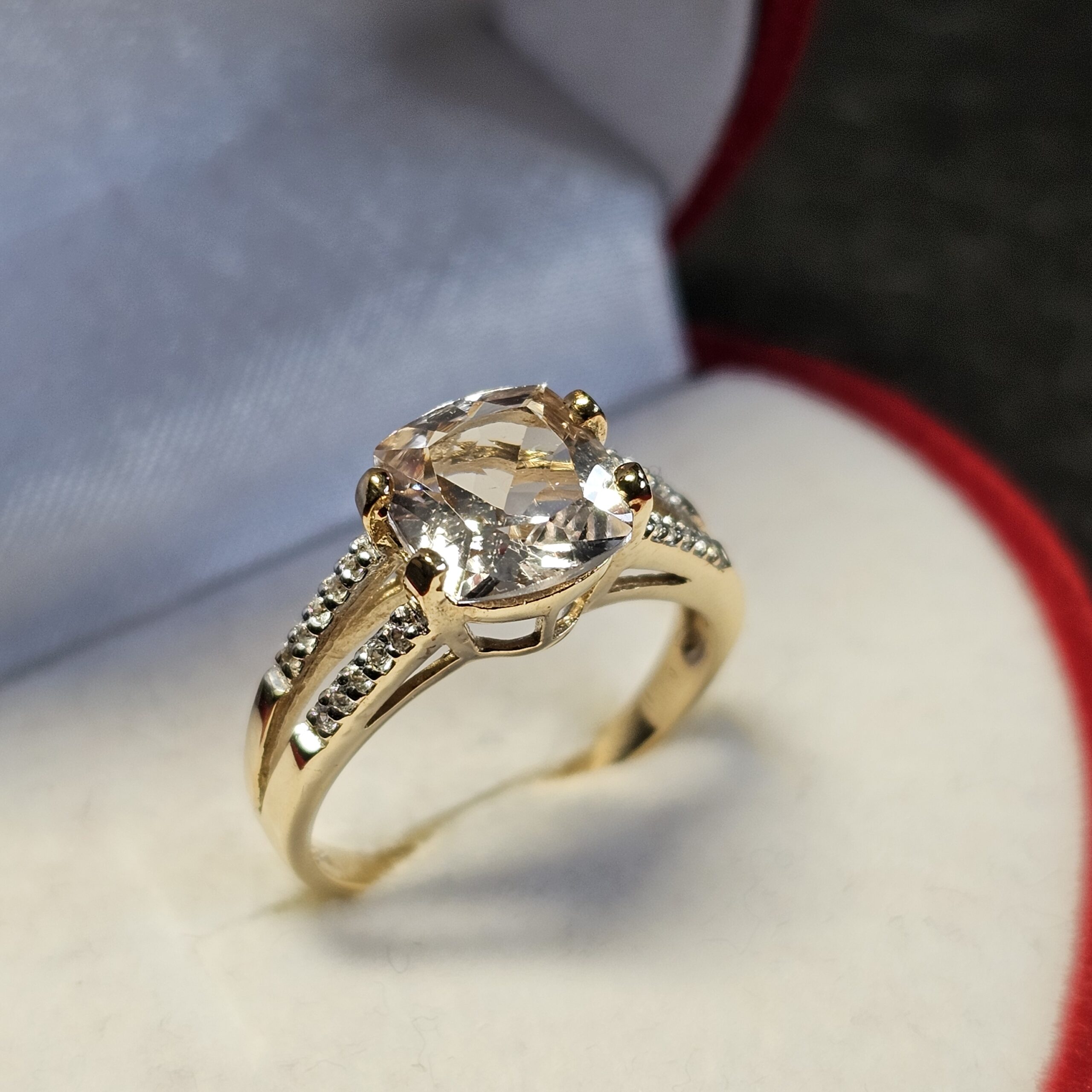 17,3 mm Nostalgischer Ring Gold 375 Kristalle Steinchen klar Design Vintage elegant GR398