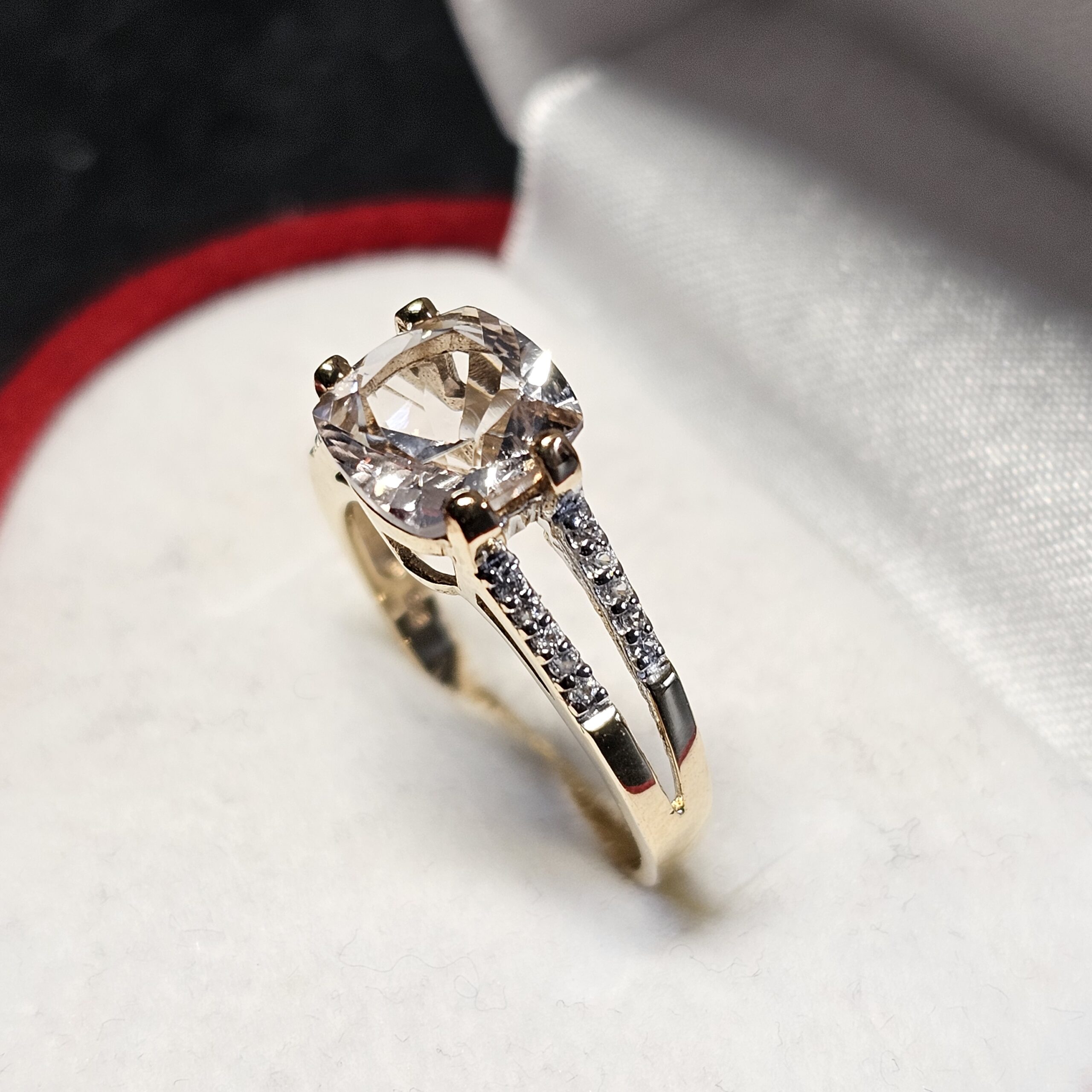 17,3 mm Nostalgischer Ring Gold 375 Kristalle Steinchen klar Design Vintage elegant GR398 – Bild 4