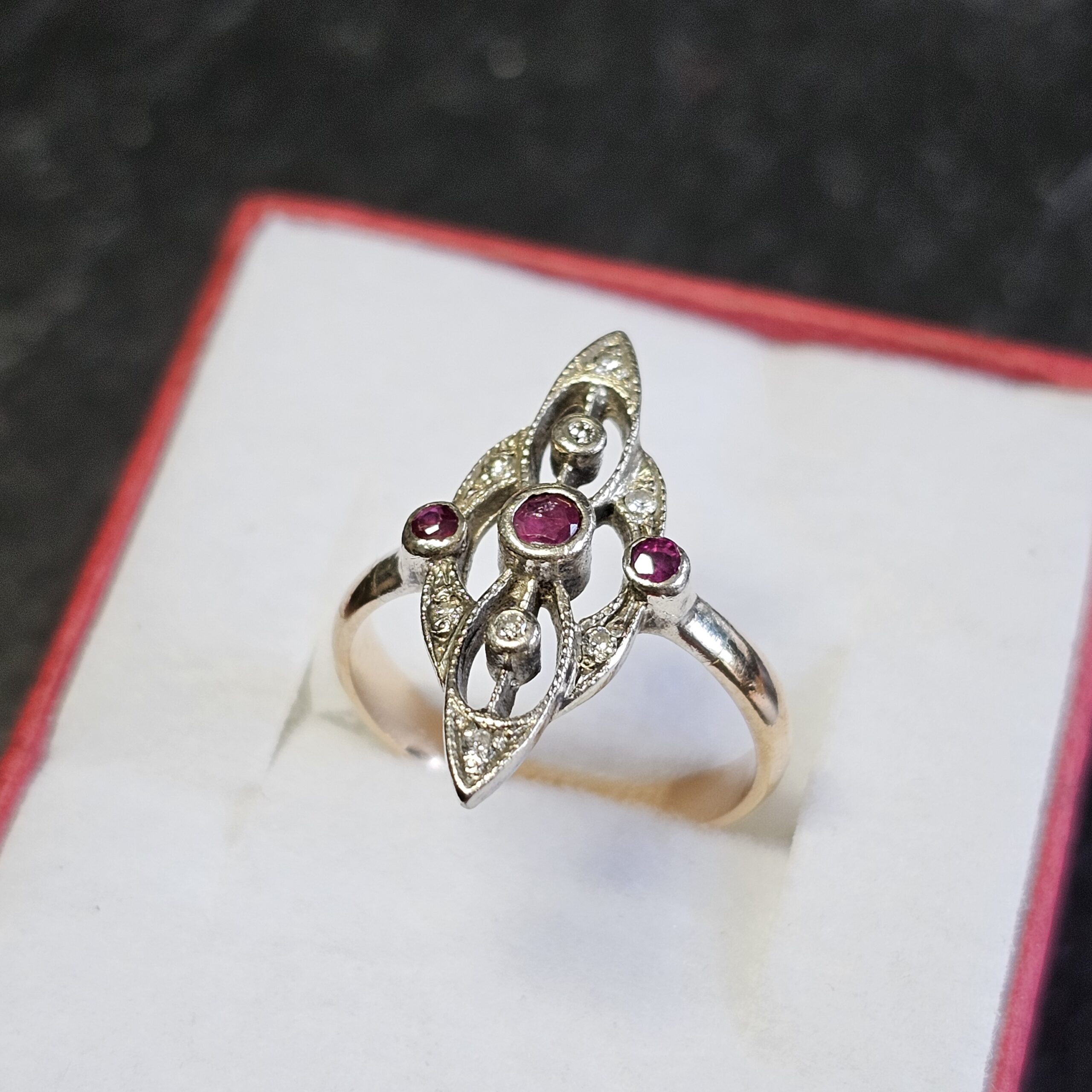 17,5 mm Hübscher Art Deco Ring Goldring Schiffchen Gold 585 teilplatiniert mit Rubine & Diamantsteinchen Shabby Vintage elegant GR433 – Bild 4