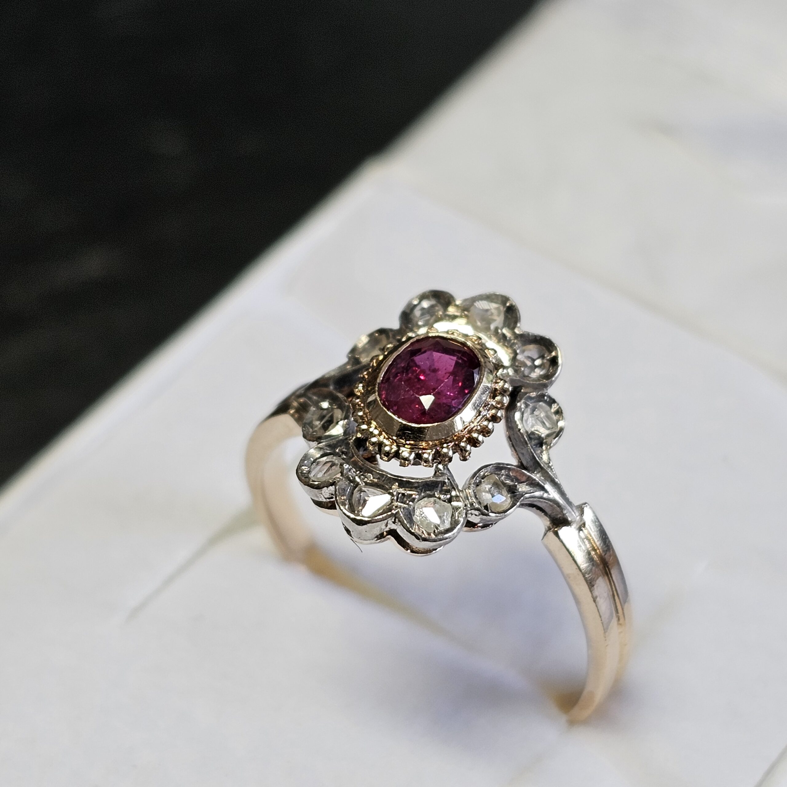 20,2 mm Nostalgischer Shabby Vintage Ring Goldring Gold 585 teilplatiniert mit Rubin & naturbelassenen Diamantsteinchen Design elegant GR420 – Bild 2