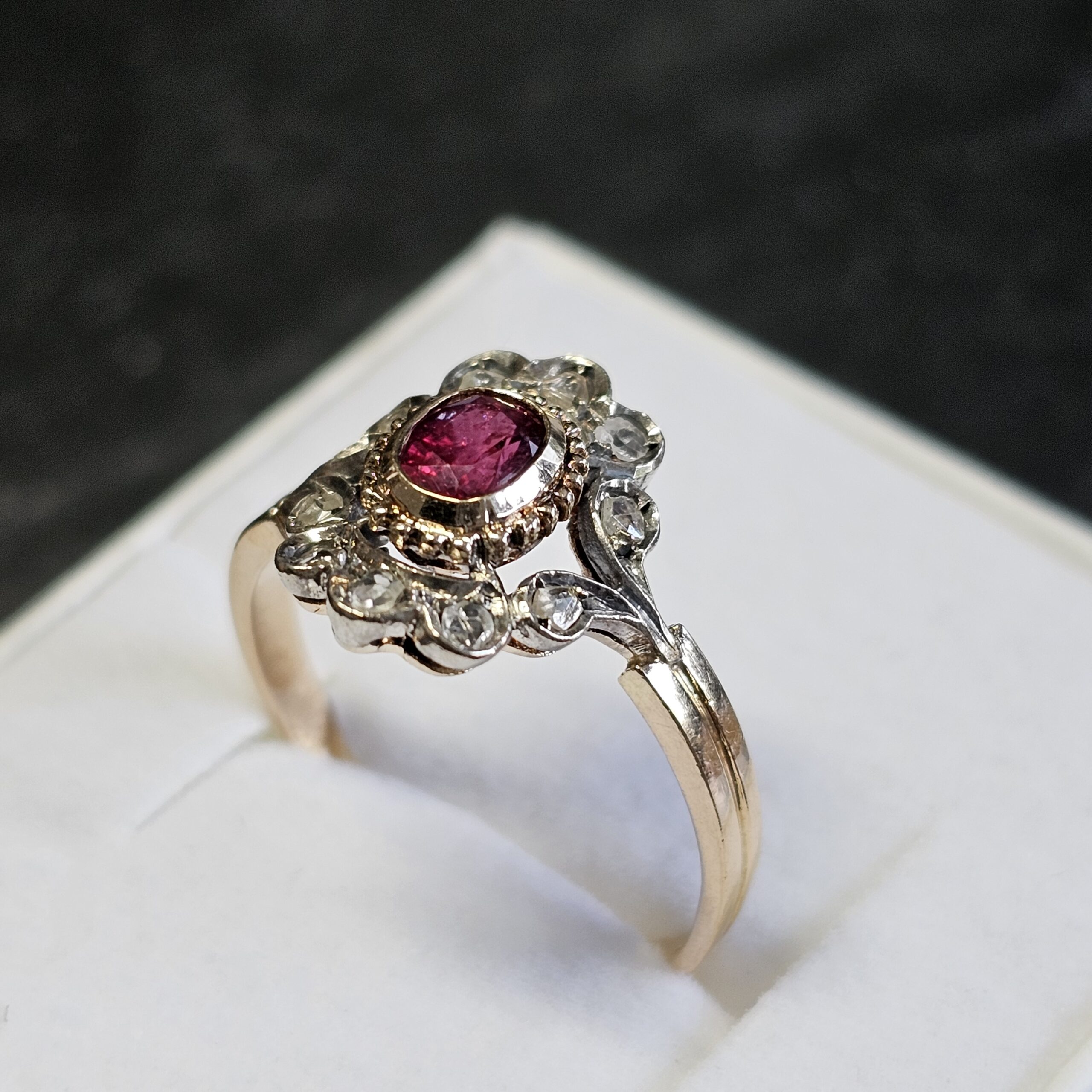 20,2 mm Nostalgischer Shabby Vintage Ring Goldring Gold 585 teilplatiniert mit Rubin & naturbelassenen Diamantsteinchen Design elegant GR420 – Bild 4