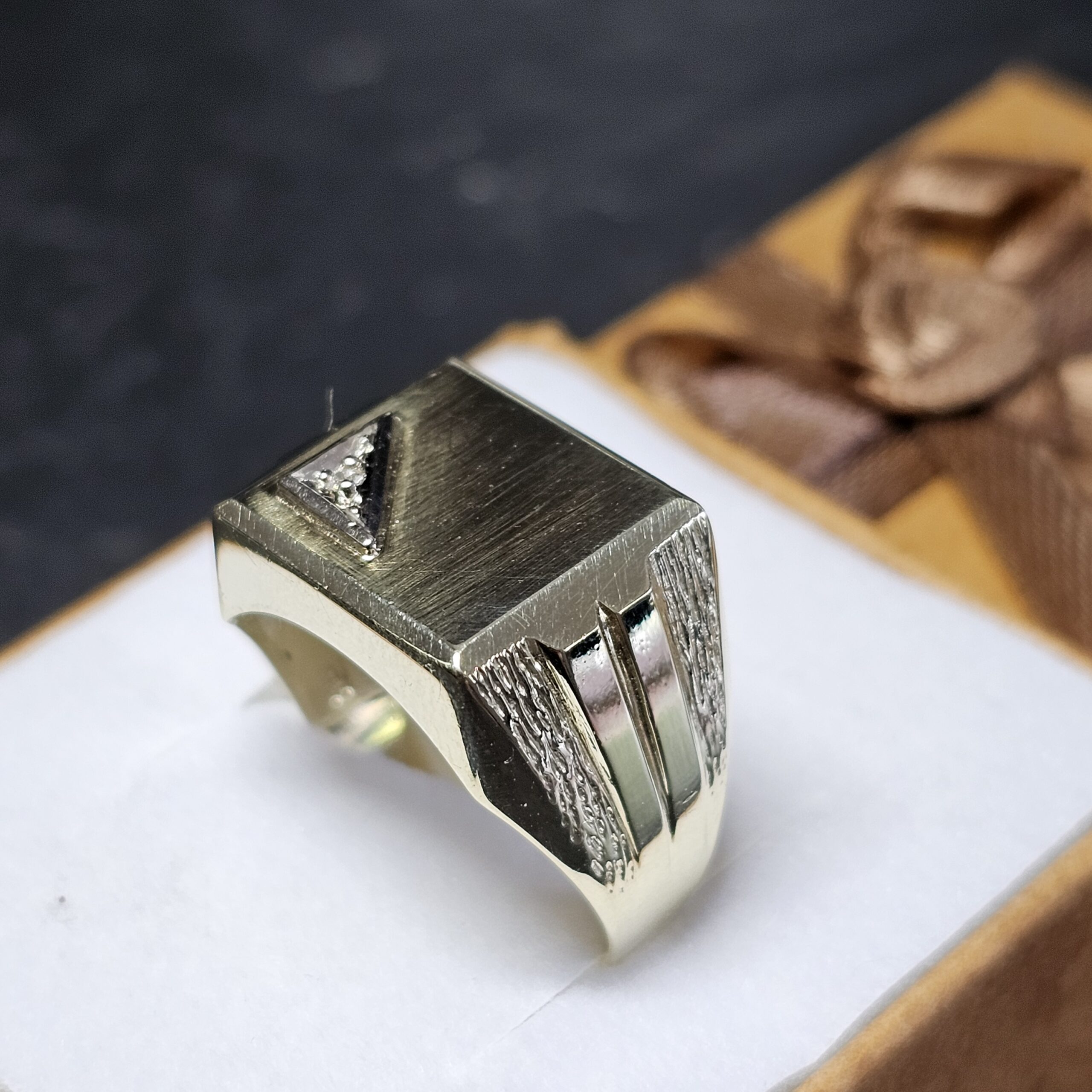 21 mm Goldring Siegelring Ring Gold 585 teilplatiniert kleinstes Diamantsteinchen Vintage elegant GR112 – Bild 2