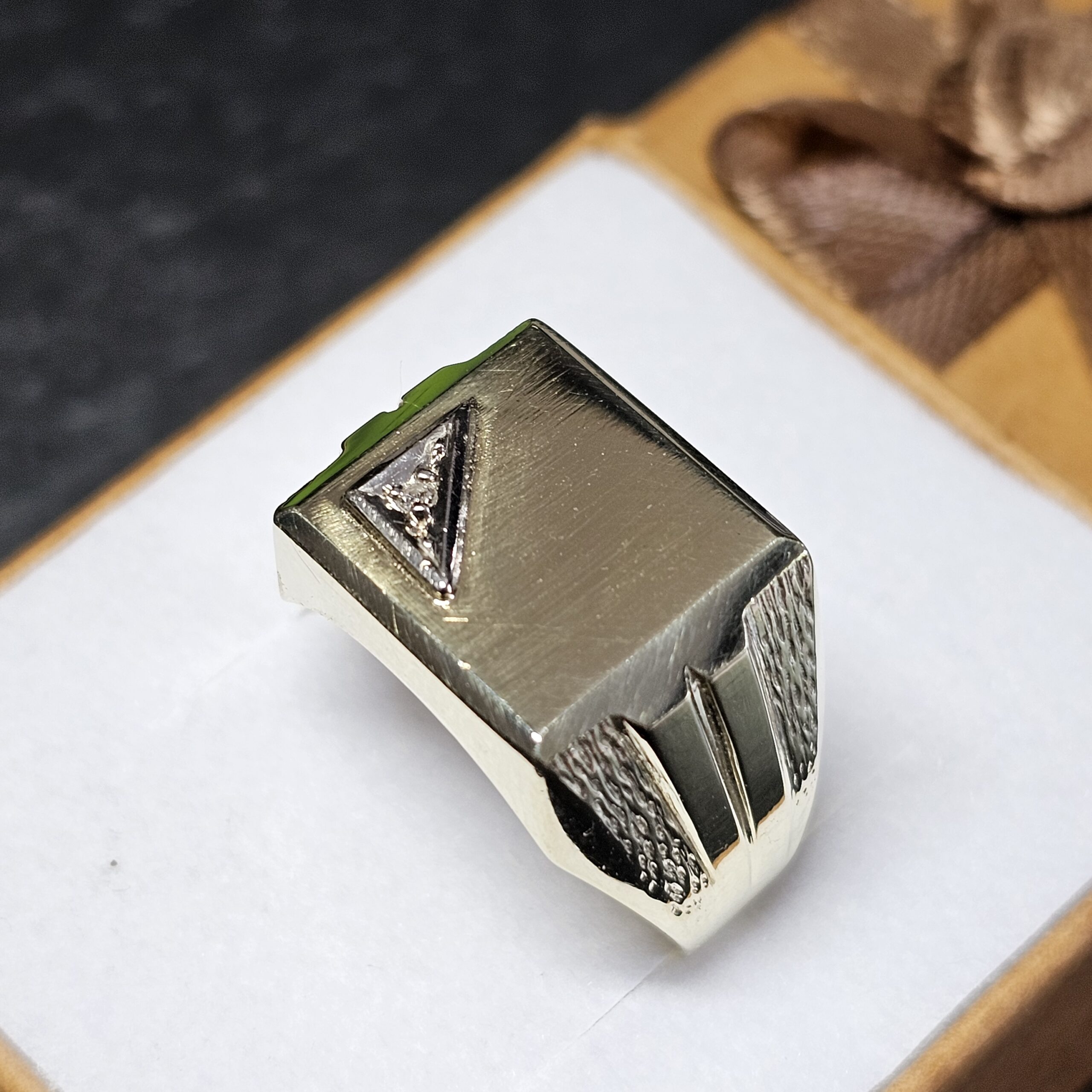 21 mm Goldring Siegelring Ring Gold 585 teilplatiniert kleinstes Diamantsteinchen Vintage elegant GR112 – Bild 4