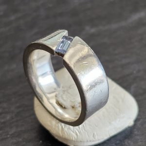 17,7 mm Silberring Ring Silber 925 Kristall Steinchen blau massive Verarbeitung Vintage elegant SR1098