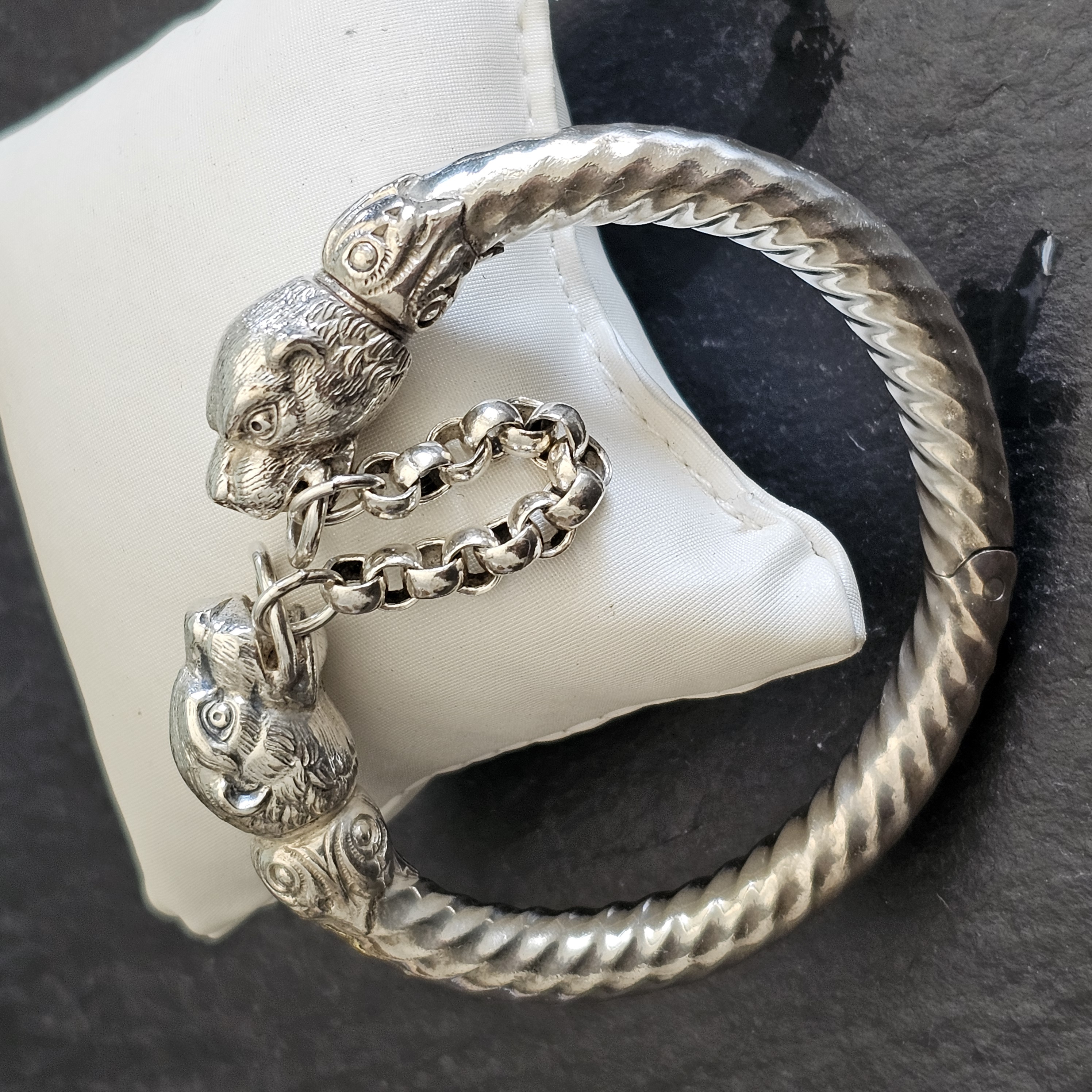 Armreif Armspange Hundekopf Silber Silberschmiede Kunst Shabby Vintage nostalgisch elegant SA655
