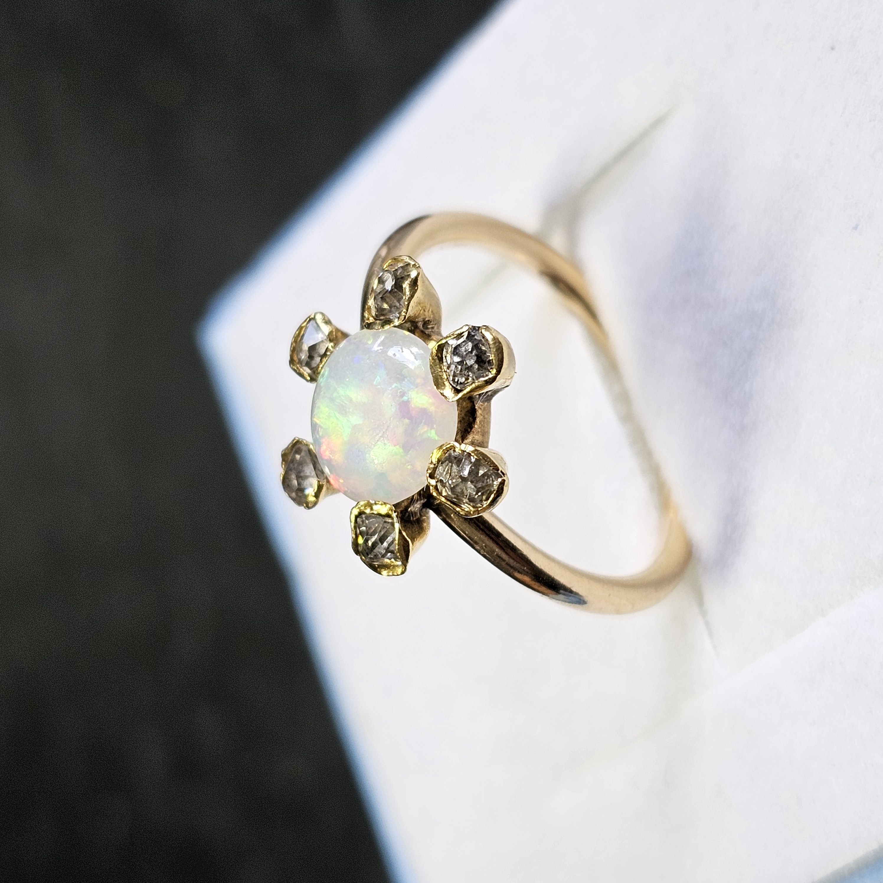 16,5 mm Ring Gold Regenbogenopal Opal & Altschliff Diamantsteinchen Design floral Shabby Vintage antik GR417