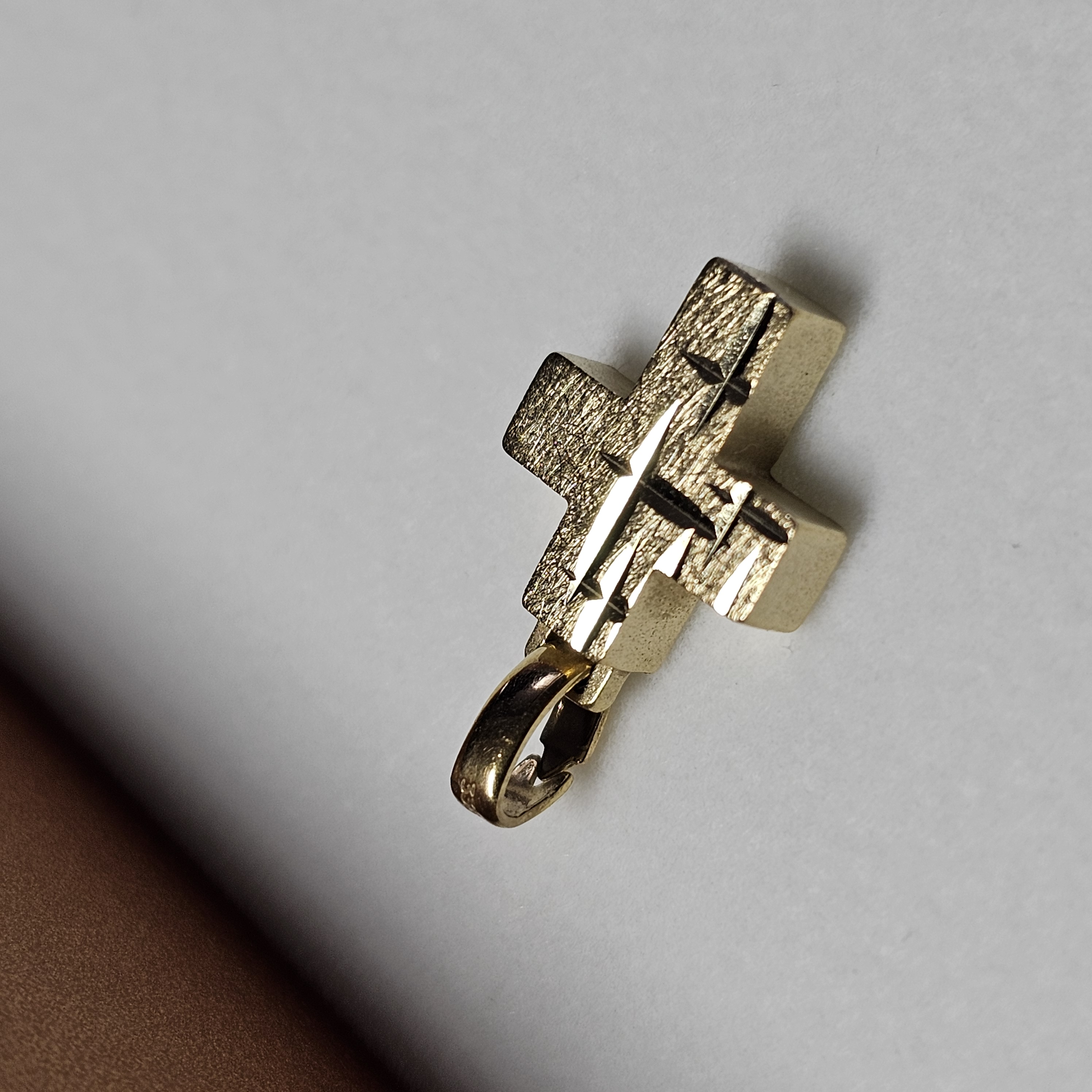 Kleiner Kreuzanhänger Anhänger Kreuz - ohne Kette - Gold 333 diamantierter Schliff Design Vintage elegant GAN253 – Bild 3