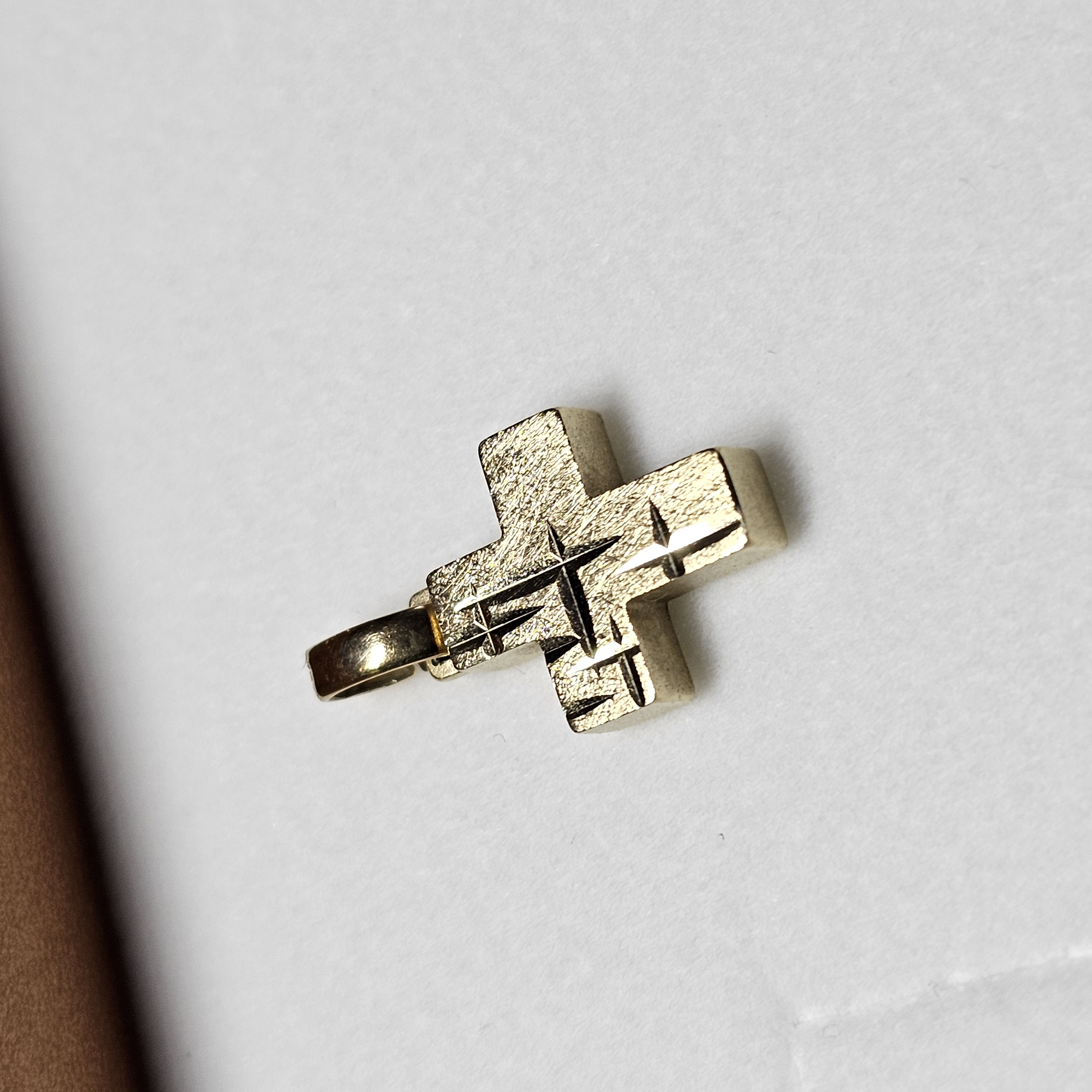 Kleiner Kreuzanhänger Anhänger Kreuz - ohne Kette - Gold 333 diamantierter Schliff Design Vintage elegant GAN253 – Bild 4