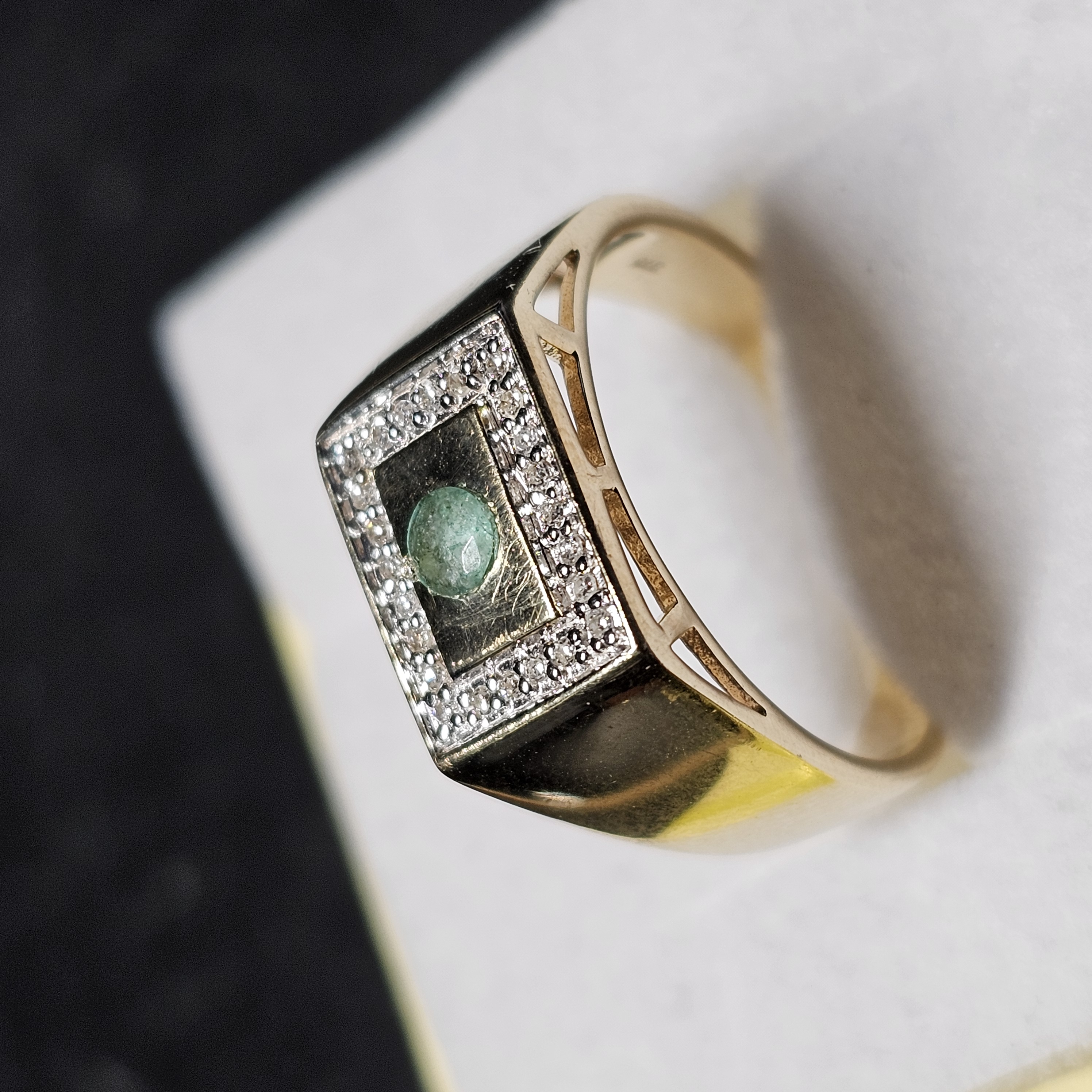 20 mm Eleganter Ring Goldring Gold 375 teilplatiniert Smaragd & kleinste Diamantsteinchen Vintage selten rar GR499