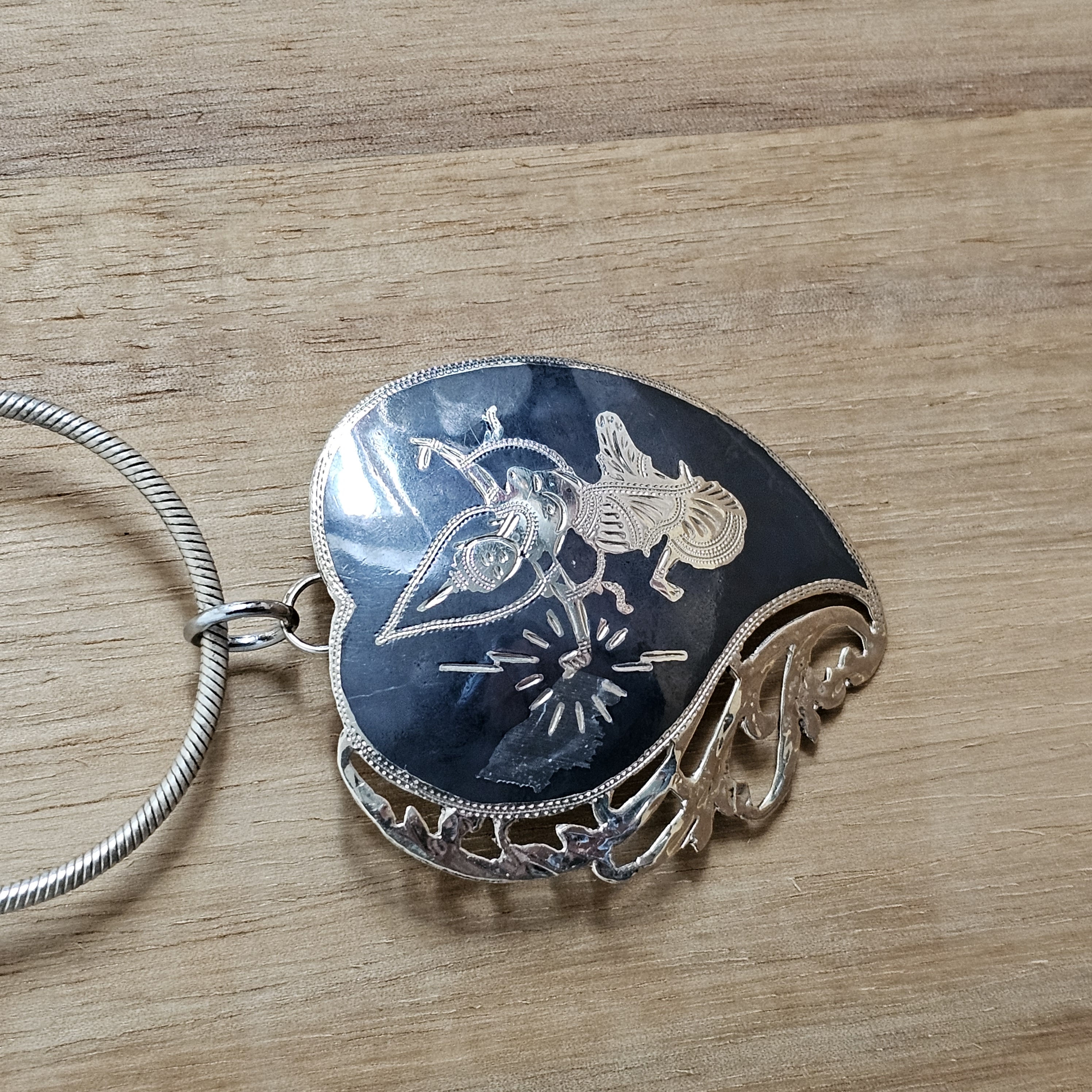 Shabby Vintage nostalgische Brosche Anstecknadel Anhänger Die Tempeltänzerin Siam Sterling Silber Niello Emaille schwarz SKA1332