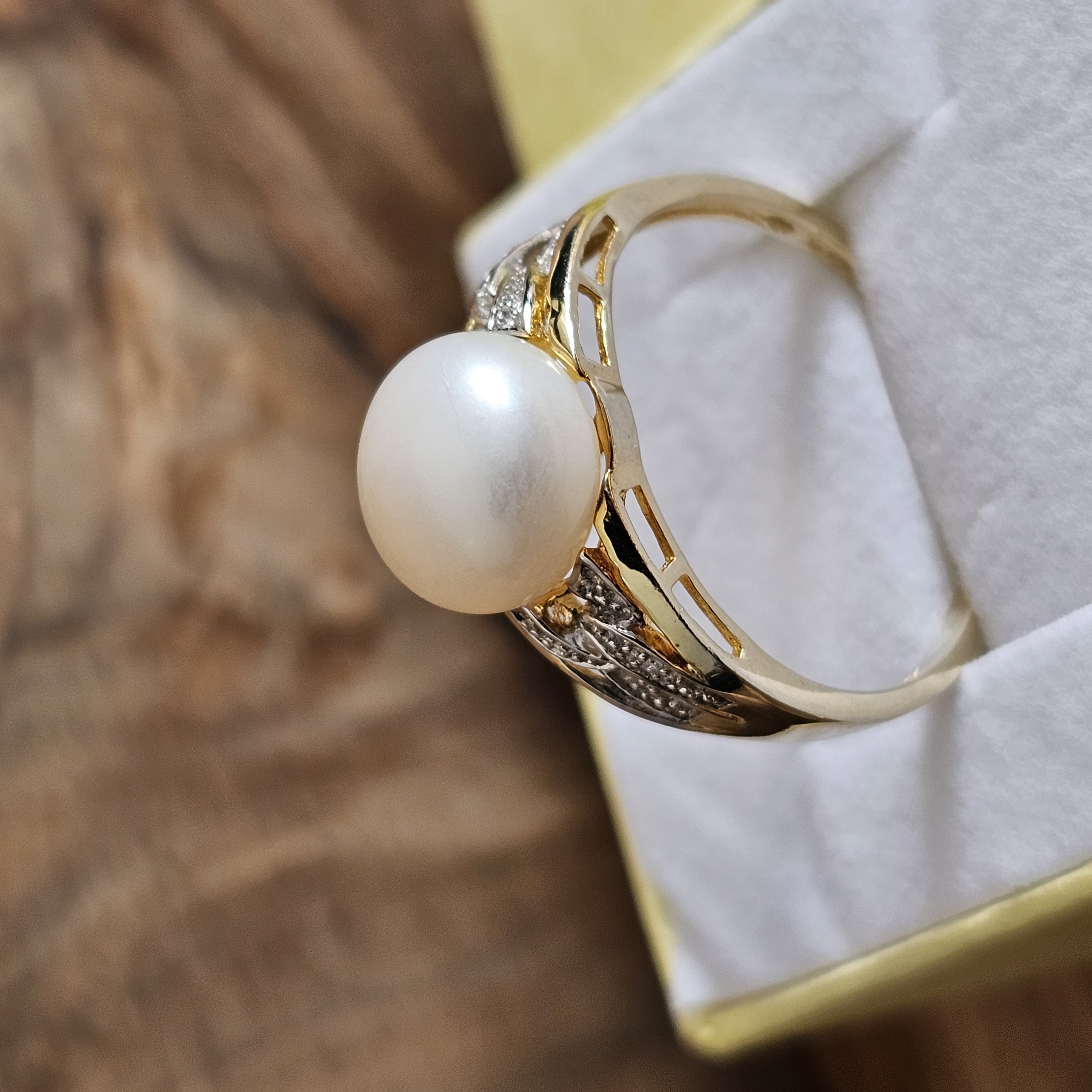 23 mm Ring Silber 925 vergoldet Perle weiß & 4 Stck. kleinste Diamantsteinchen Design Vintage elegant SR1190