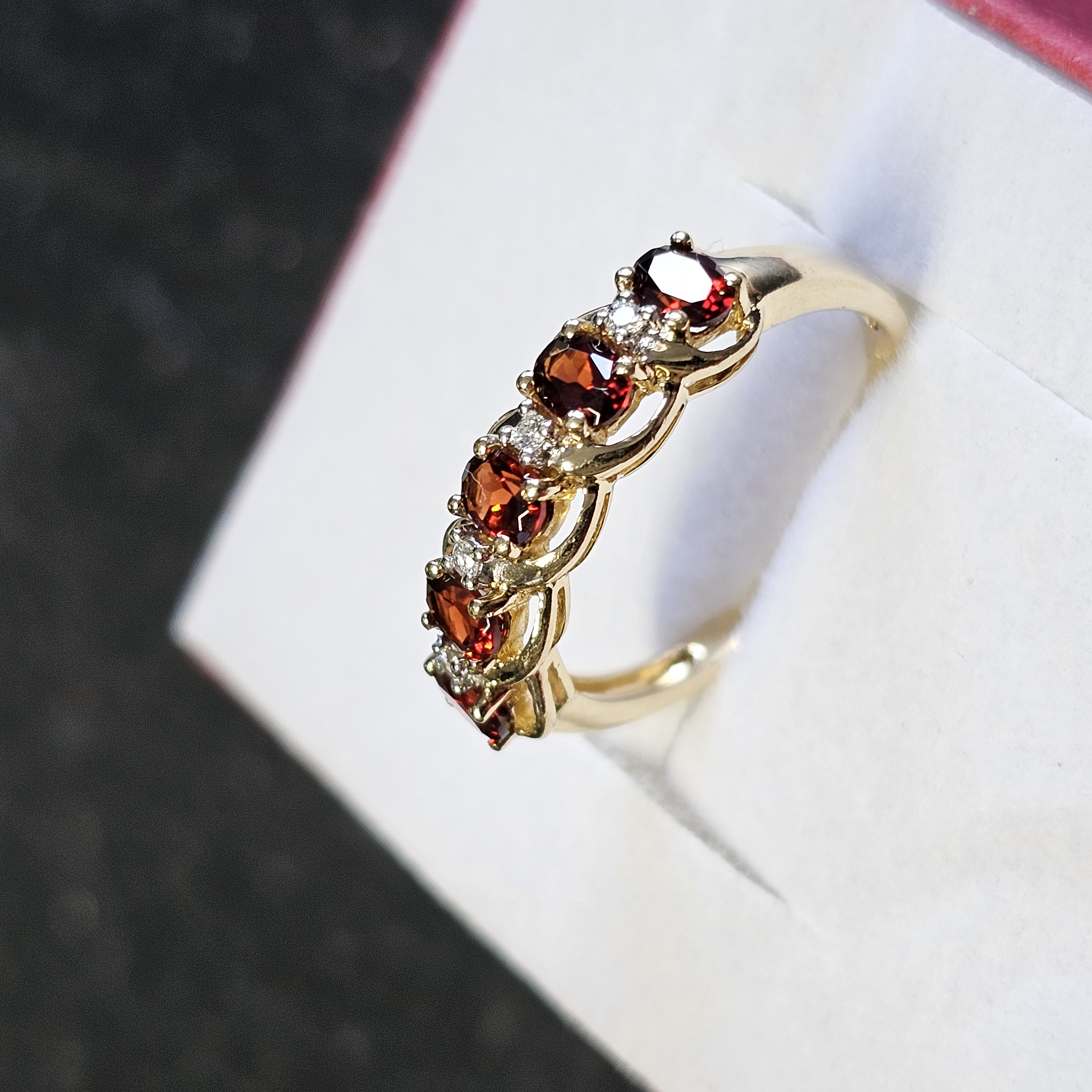 17,9 mm Nostalgischer Ring Gold 585 Hessonit Granat & kleinste Diamantsteinchen Design Vintage elegant selten rar GR426