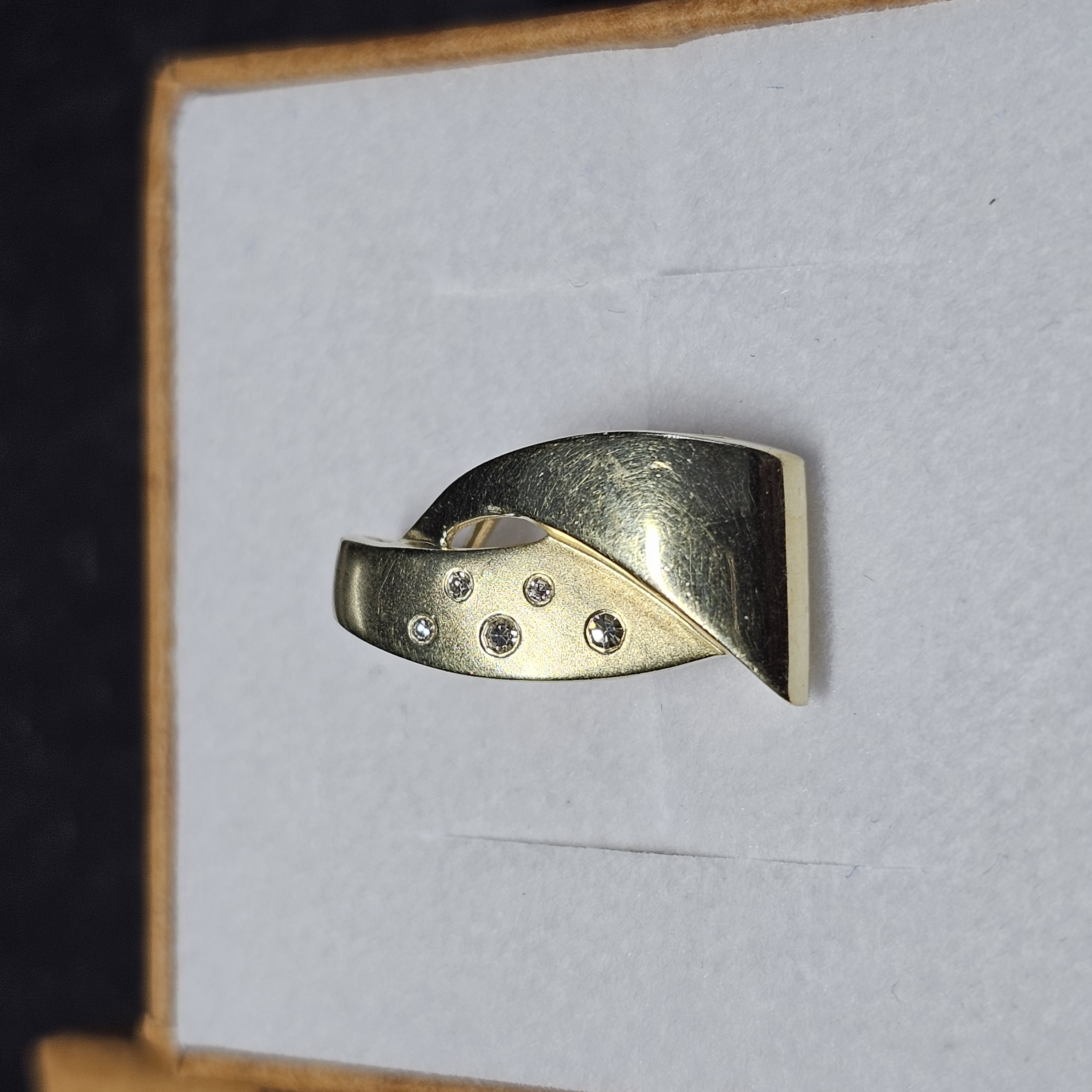 Goldanhänger Anhänger ohne Kette Gold 585 matt glänzend kleinste Diamantsteinchen Vintage Design elegant GAN159