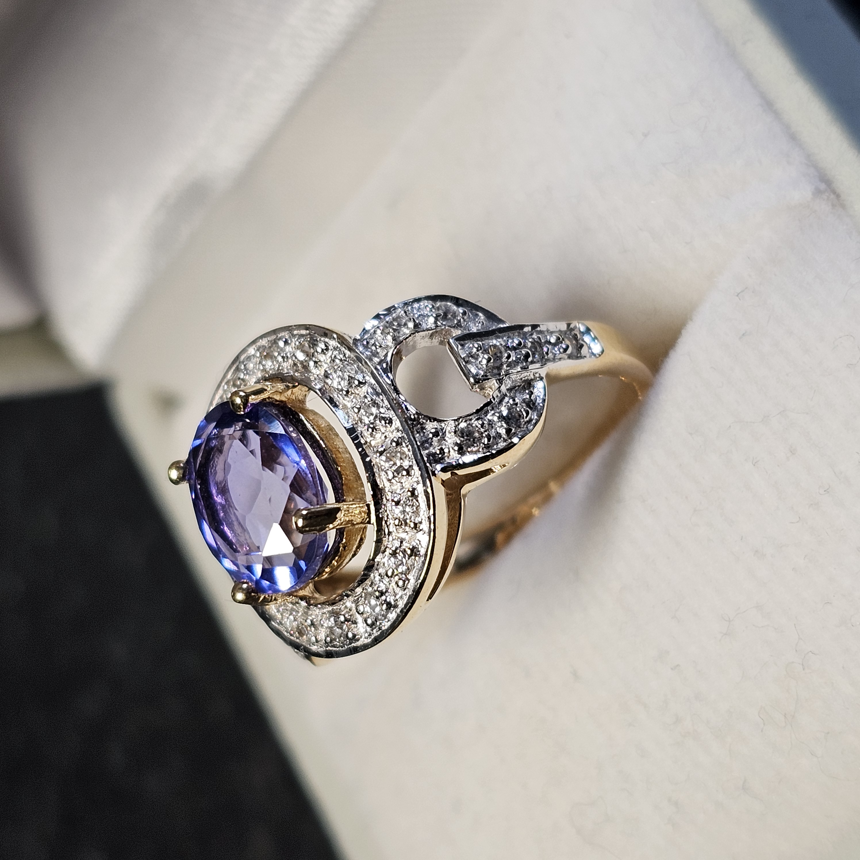 17,4 mm Nostalgischer Ring Goldring Gold 375 teilplatintiert Kristall blau & klare Kristallsteinchen Design Vintage elegant GR397