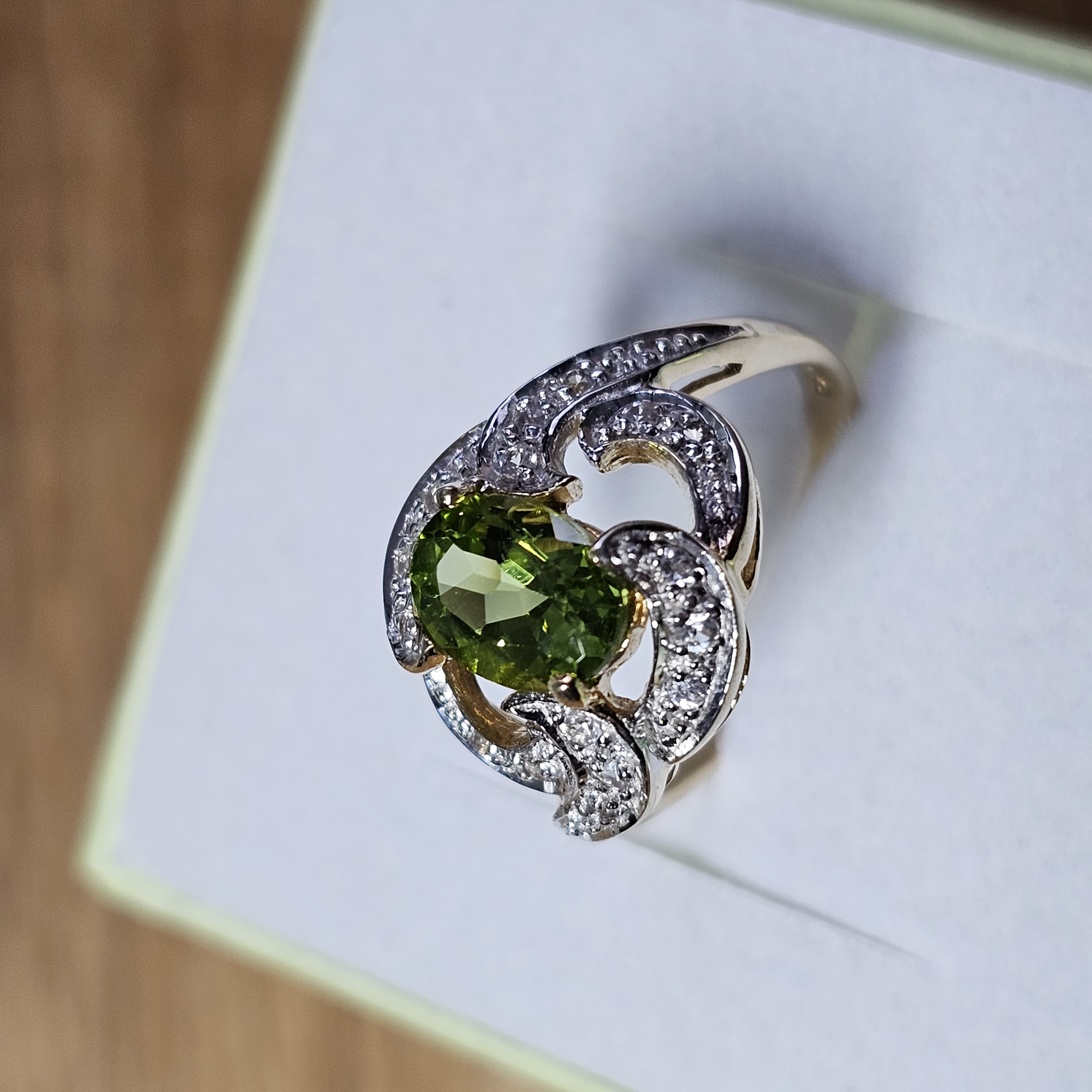 17,2 mm Ring Goldring Gold 375 teilplatiniert Peridot & Topas Steinchen klar Design Vintage elegant GR276