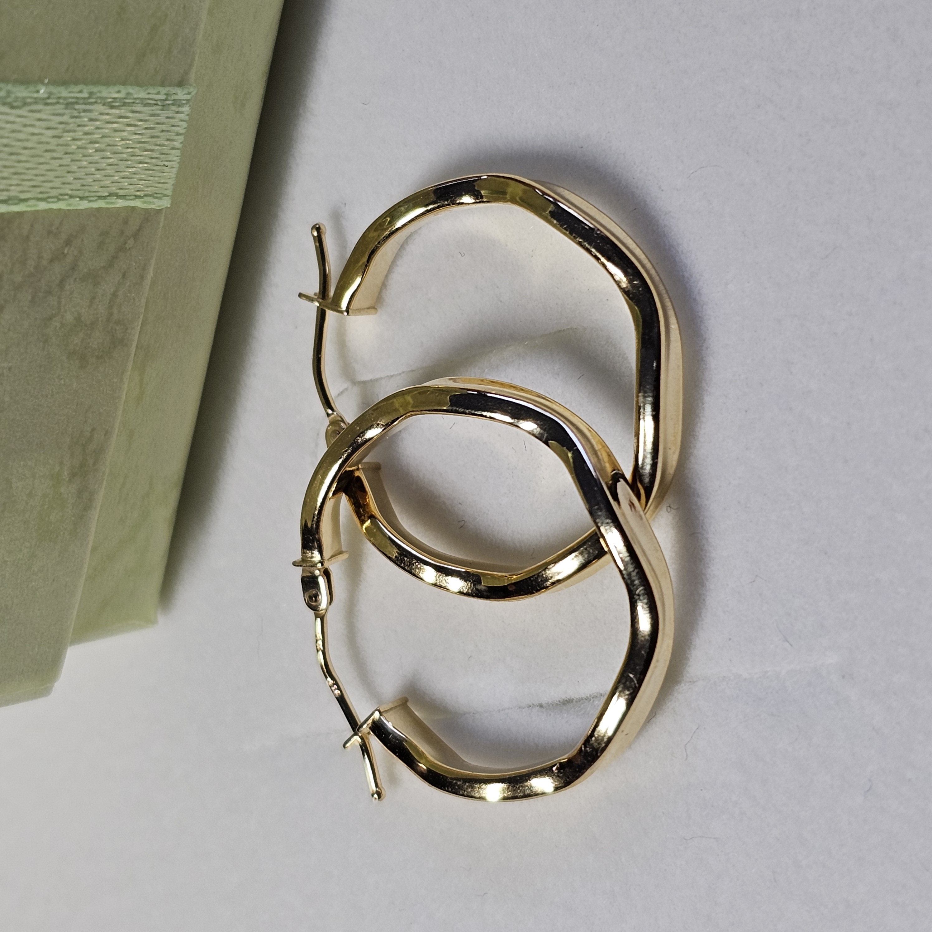 Stylische Ohrringe Creolen Gold 375 Wellen Design Vintage elegant OR148