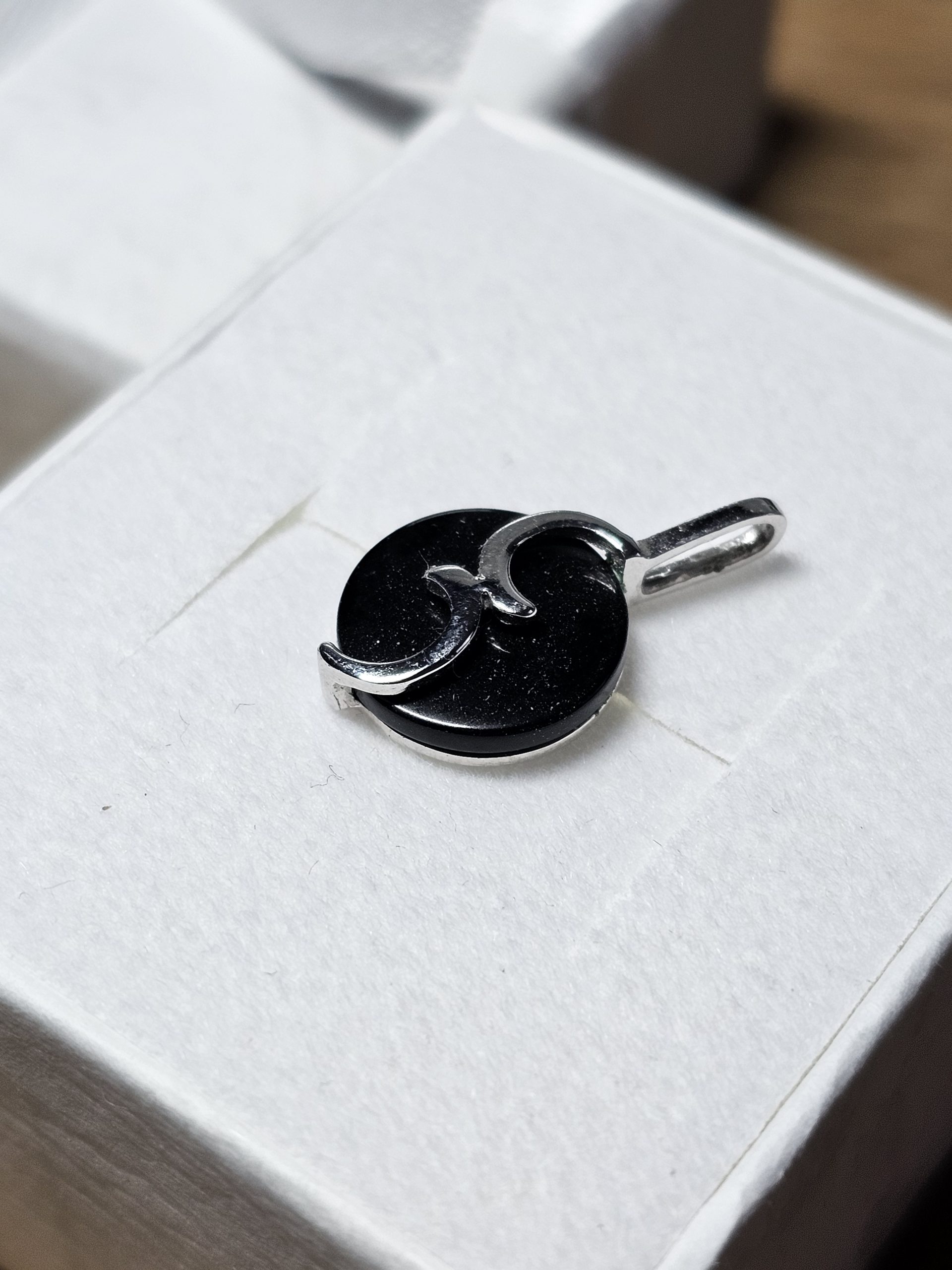 Anhänger ohne Kette rund Gold Weißgold 333 Onyx schwarz Design Vintage elegant GAN141 – Bild 4