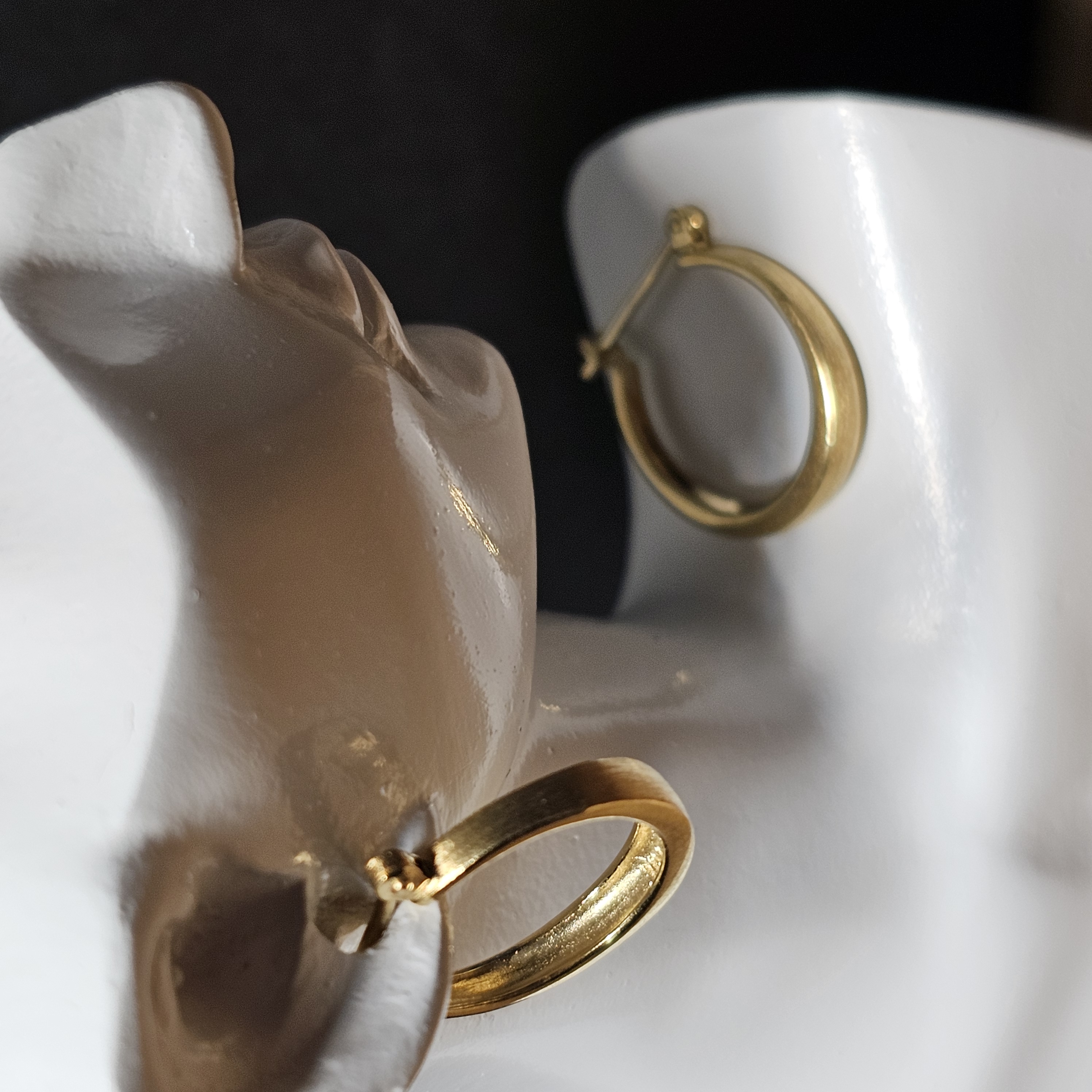 Ohrringe Creolen rund Gold 333 kleinstes Diamantsteinchen innen Vintage Design elegant OR202