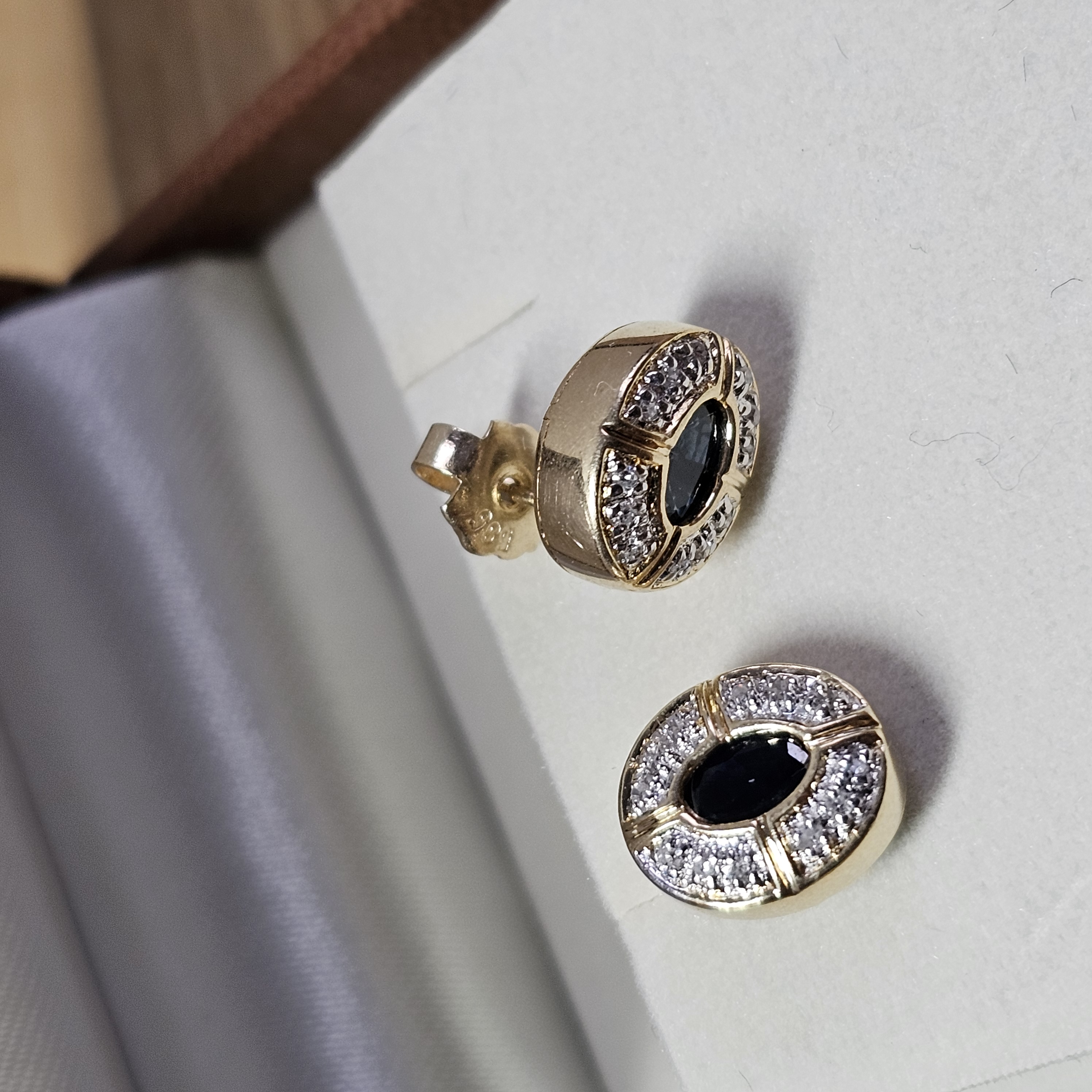 Ohrringe Ohrstecker Gold 585 teilplatiniert Saphir & kleinste Diamantsteinchen Design Vintage elegant OR212