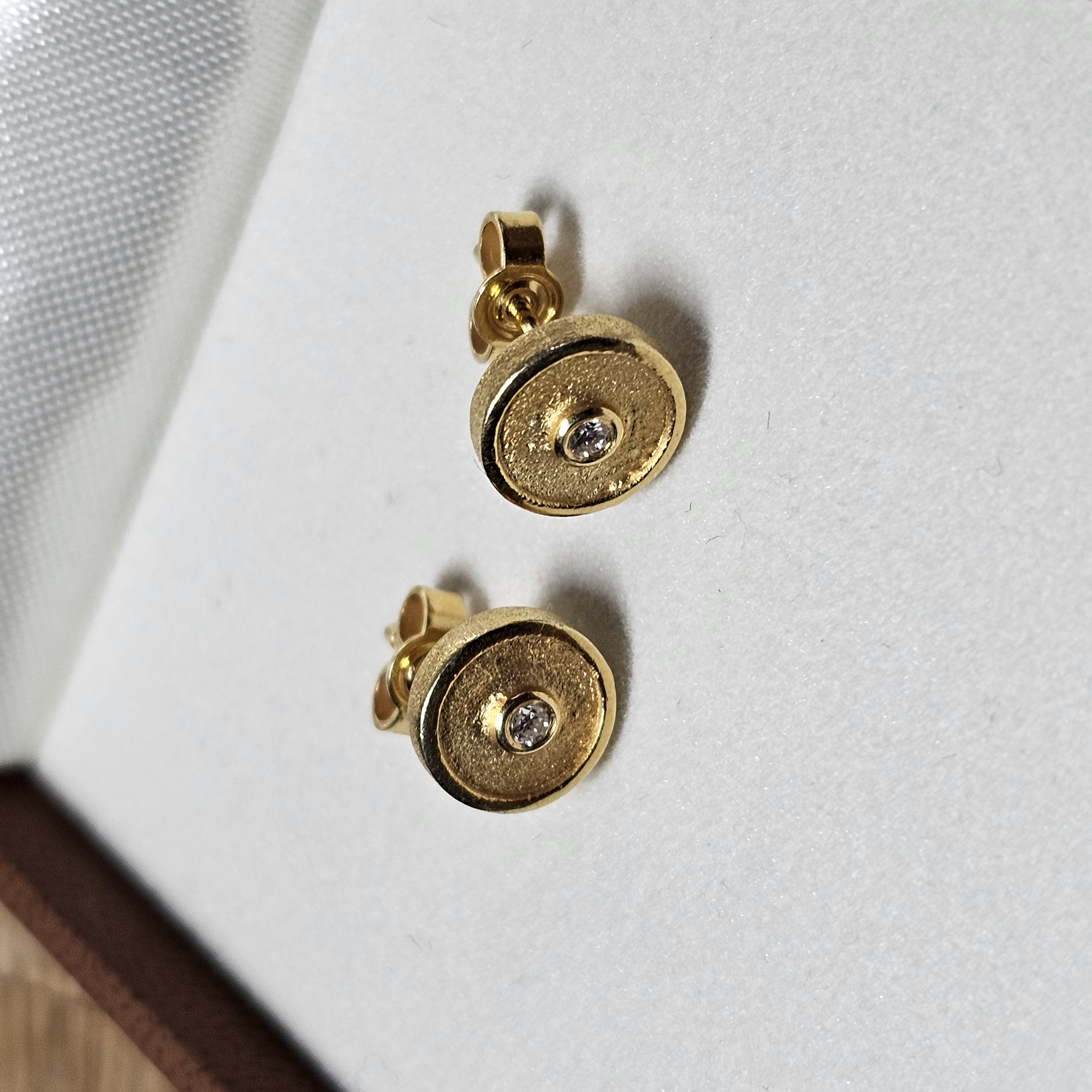 Ohrringe Ohrstecker Gold 585 matt kleinste Diamantsteinchen Design Vintage elegant OR215