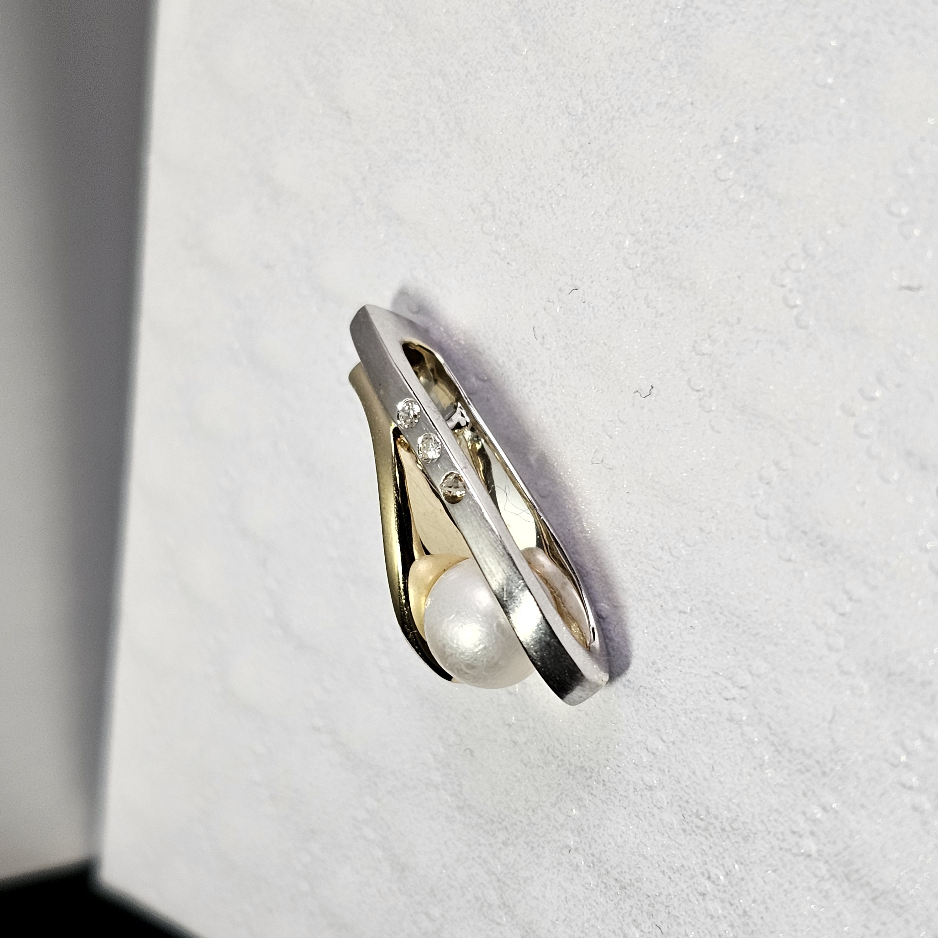 Goldanhänger Anhänger ohne Kette Gold 585 teilplatiniert Perle & 3 Stck. Diamantsteinchen Design Vintage Eleganz GAN260