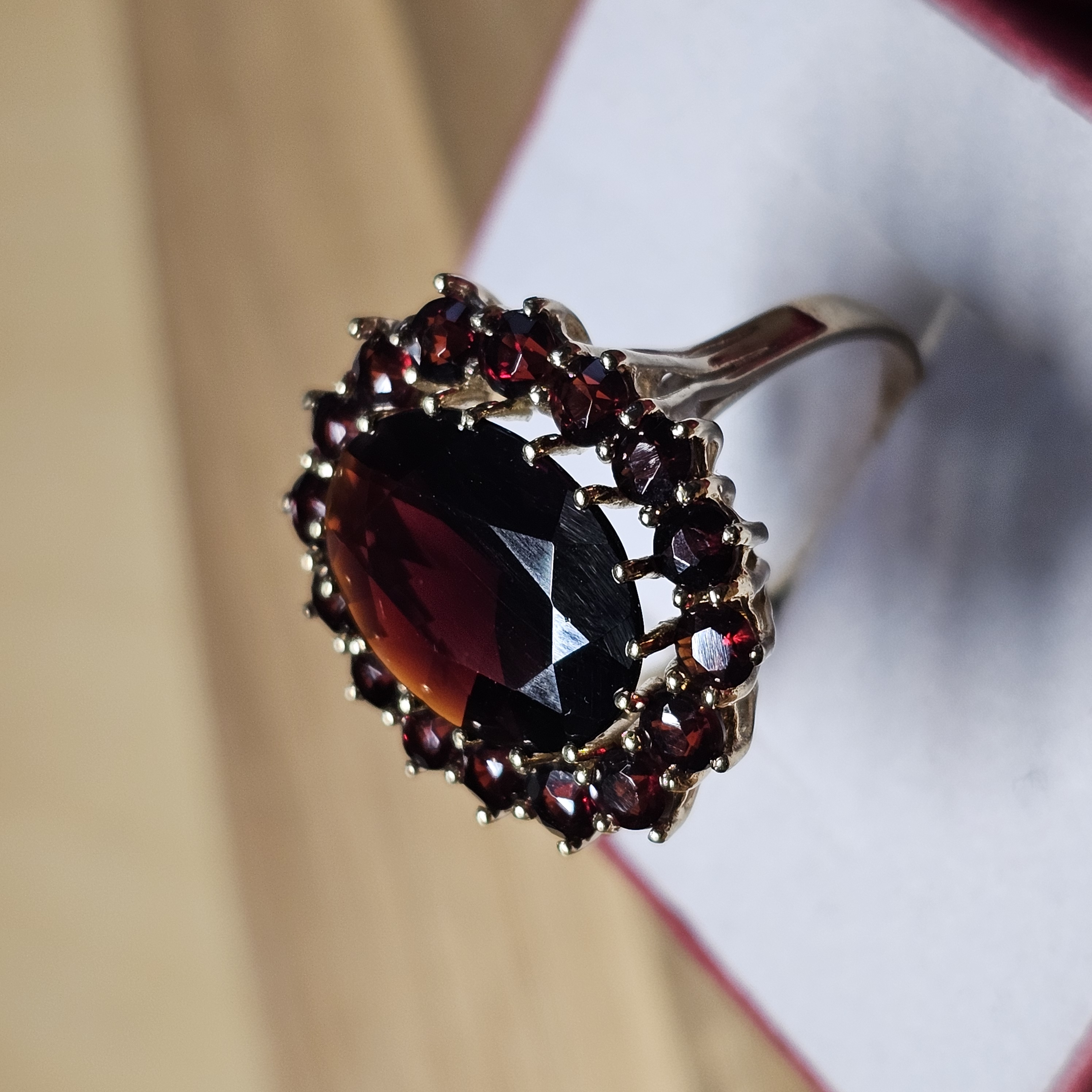 20 mm Prachtvoller nostalgischer Ring Gold 333 Granat Design prachtvoll Shabby Vintage elegant GR303